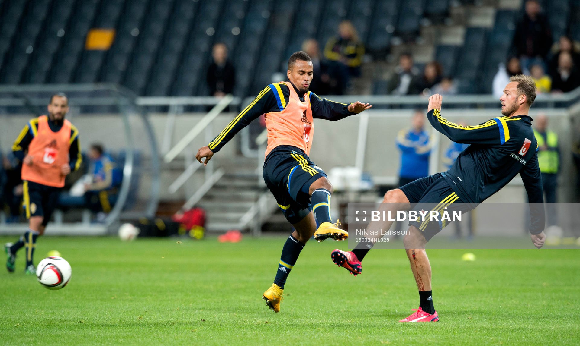 Sveriges Isaac Kiese Thelin och Andreas Granqvist