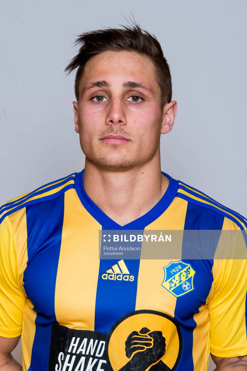 Eskilsminnes Christoffer Levi poserar för ett porträtt under en fotografering den 24 mars 2015 i Helsingborg.