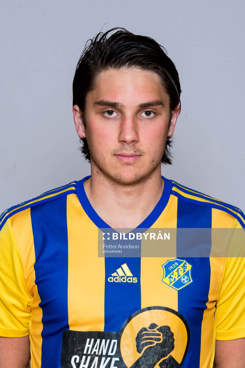 Eskilsminnes Mikael Berglund Bengtsson poserar för ett porträtt under en fotografering den 24 mars 2015 i Helsingborg.