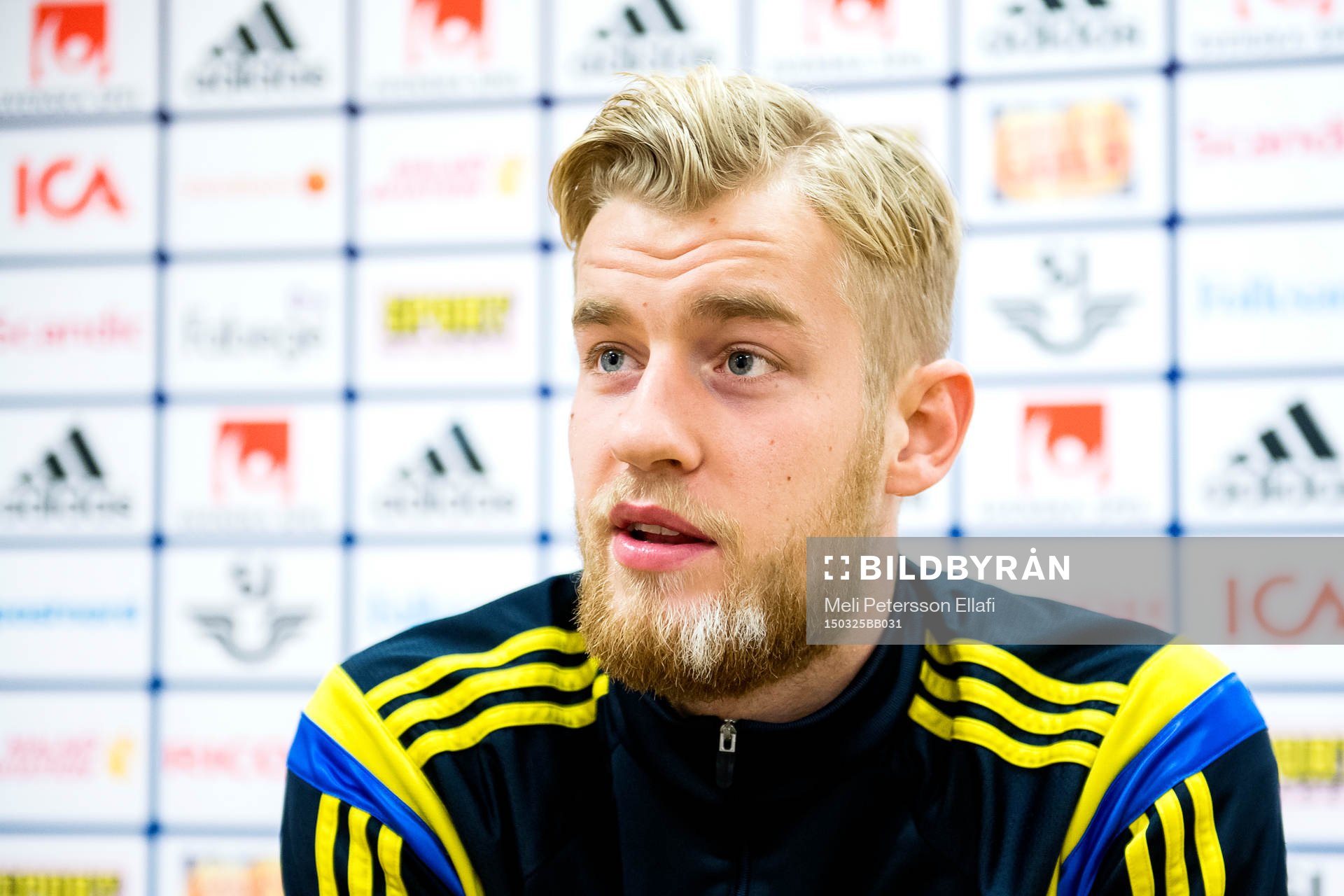 Sveriges Filip Helander deltar i en pressträff