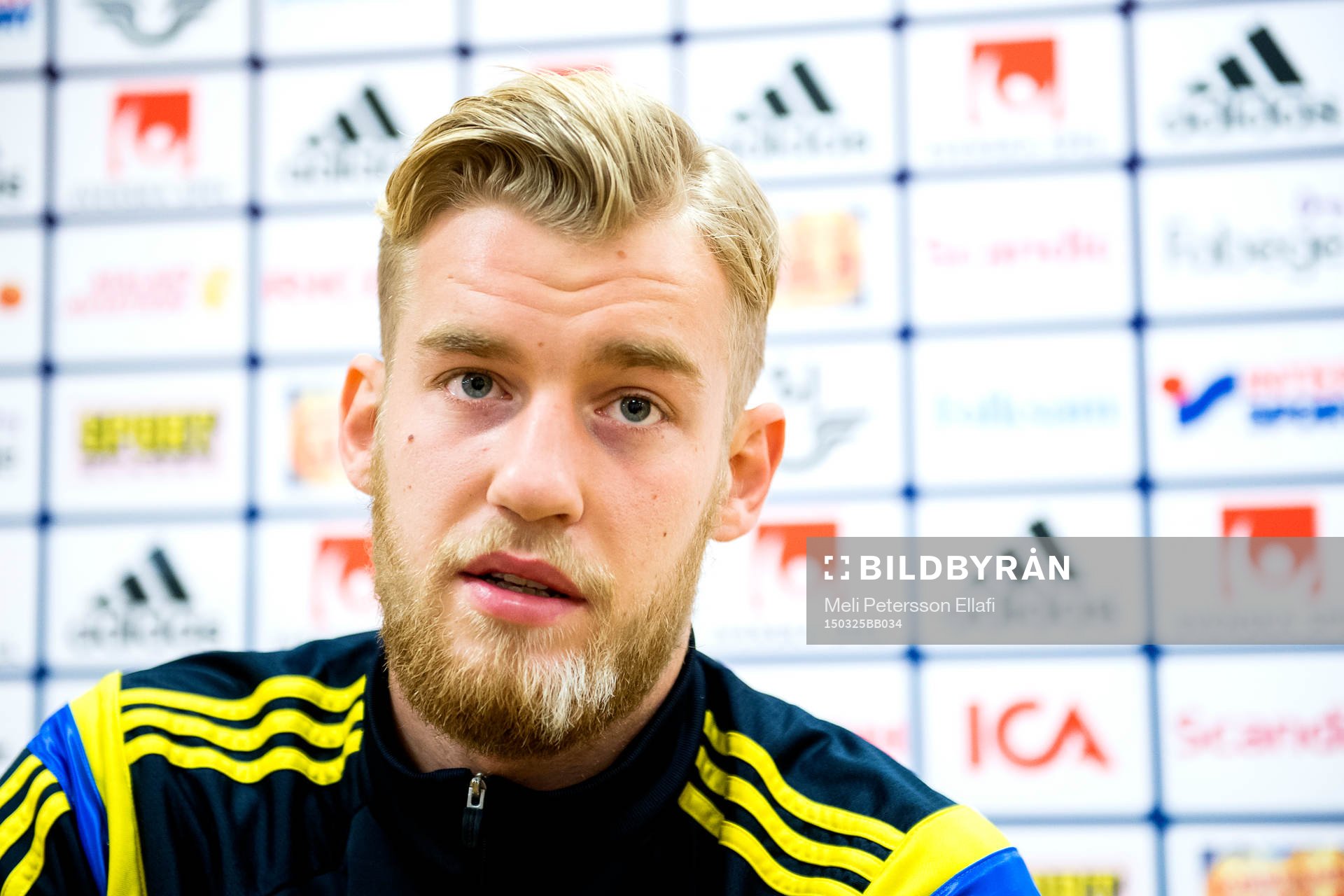 Sveriges Filip Helander deltar i en pressträff