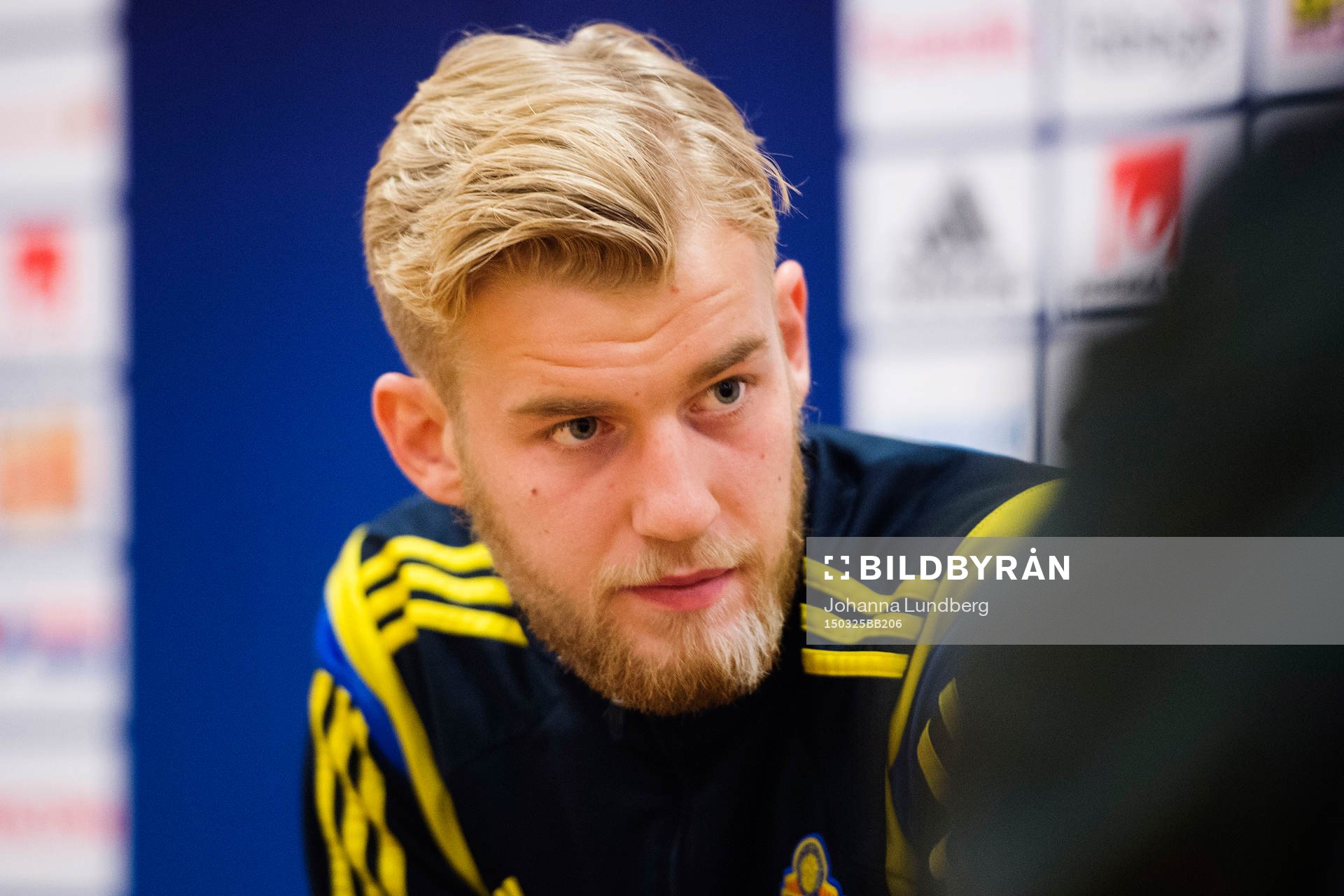 Sveriges Filip Helander deltar i en pressträff