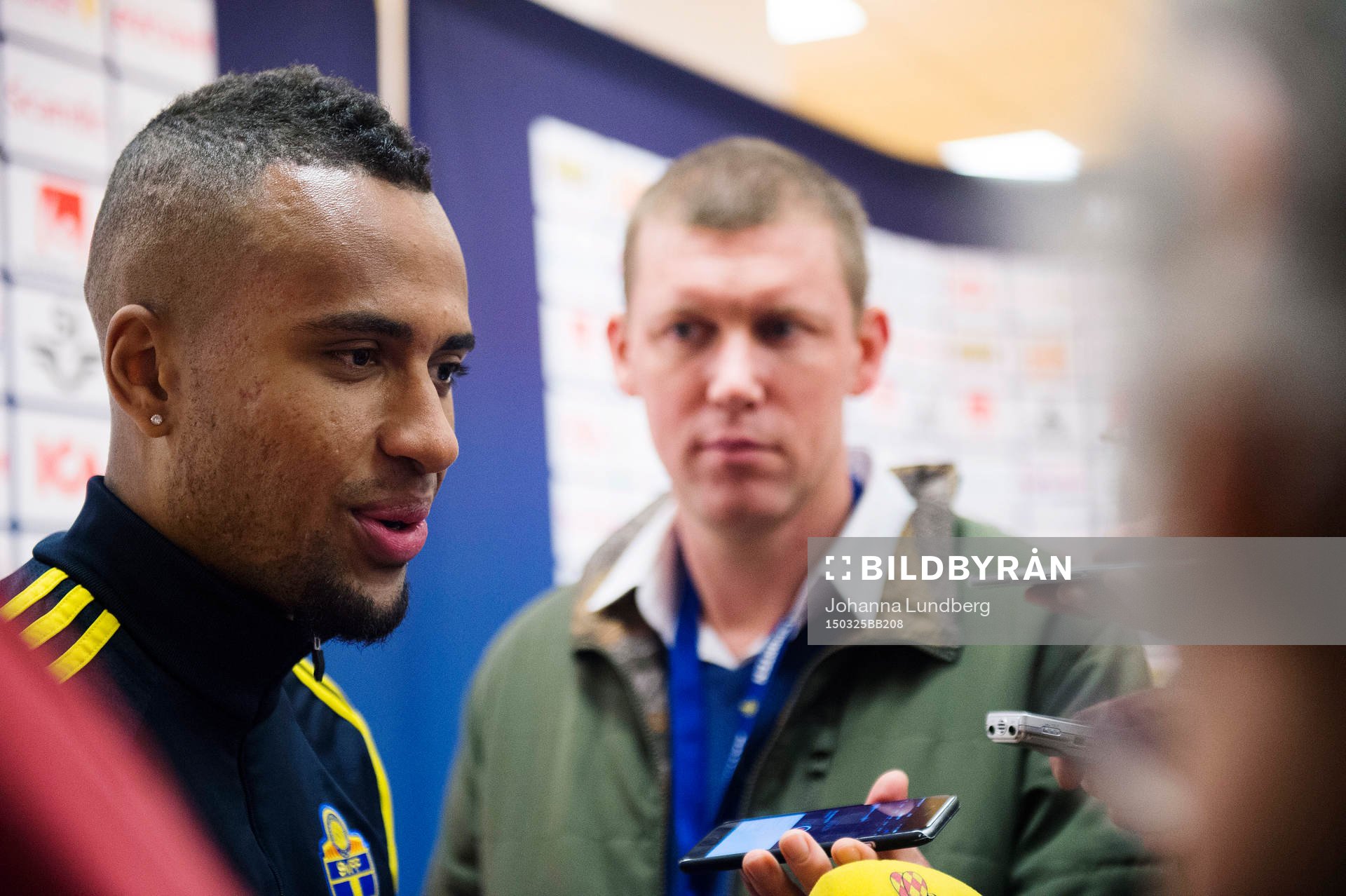Sveriges Isaac Kiese Thelin deltar i en pressträff