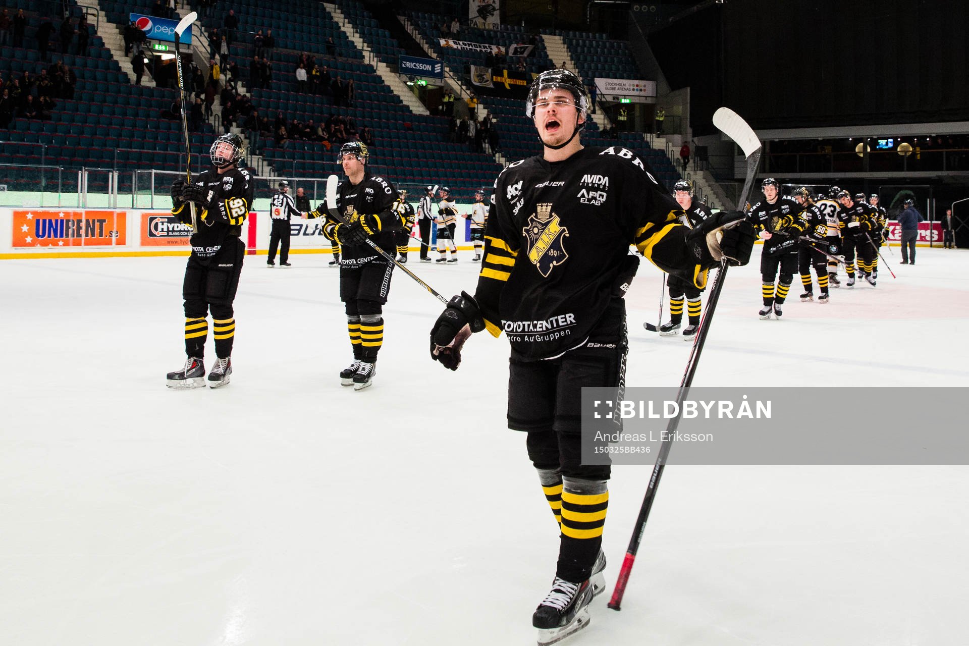 s David Lillieström Karlsson jublar