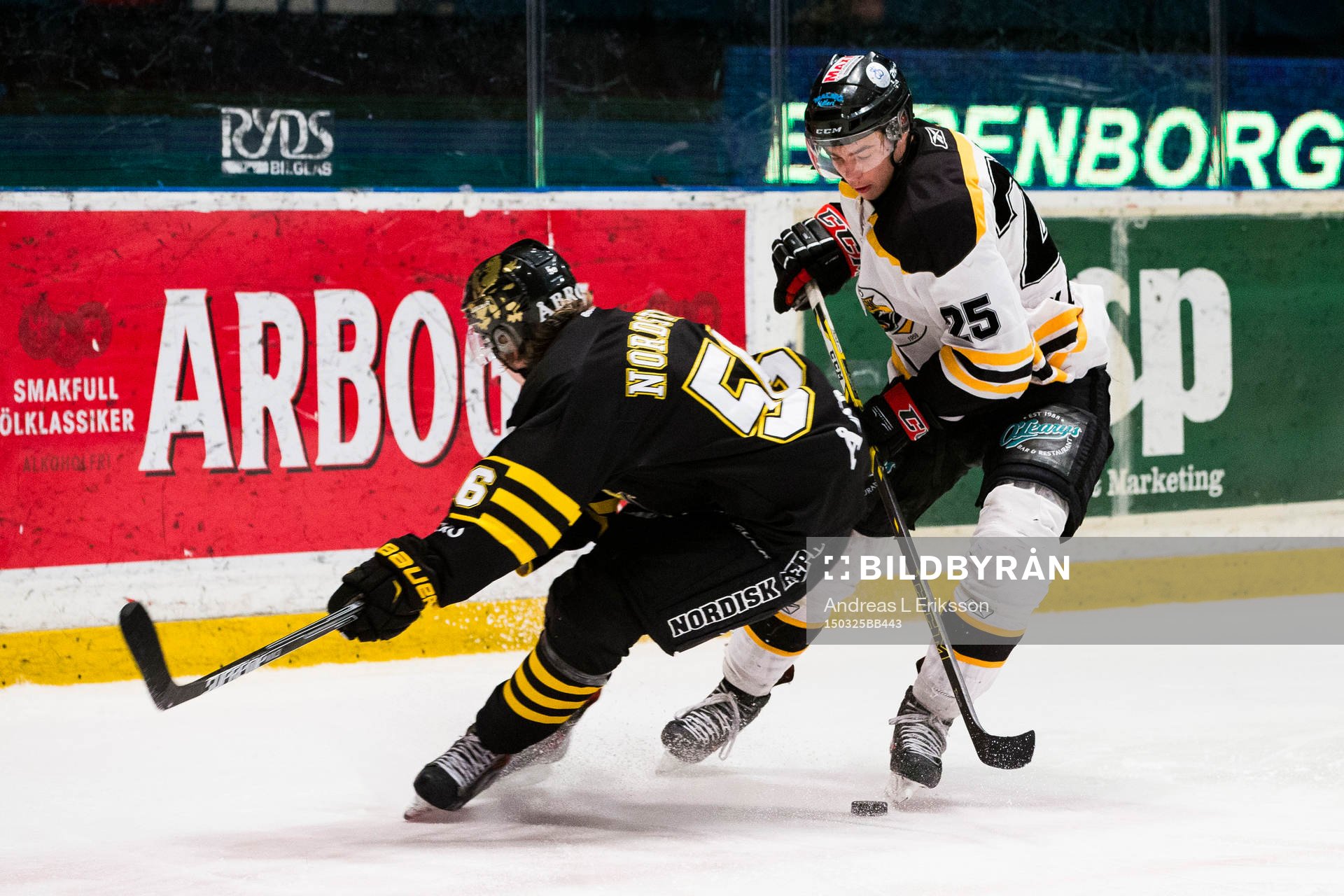s Dennis Nordström och Panterns Patrik Blomberg i kamp om