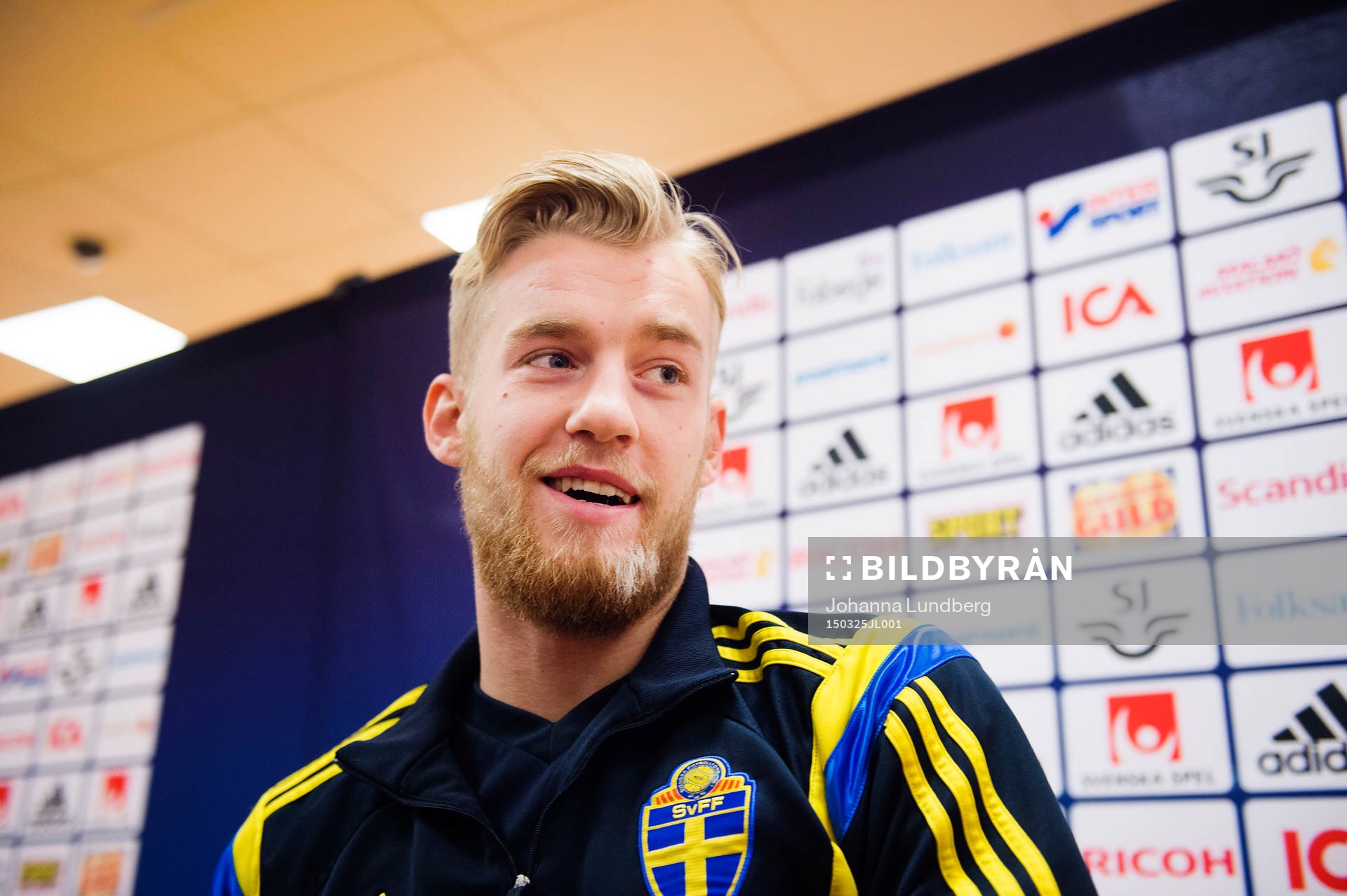 Sveriges Filip Helander deltar i en pressträff