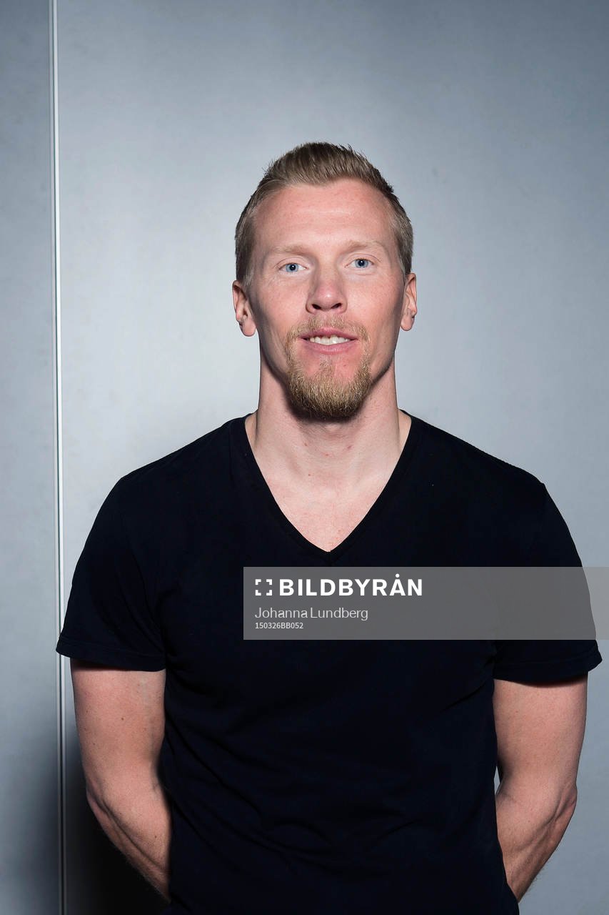 Fredrik Samuelsson, tränare Assyriska, poserar för ett porträtt under upptaktsträffen inför Superettan i fotboll den 26 mars 2015 i Stockholm.