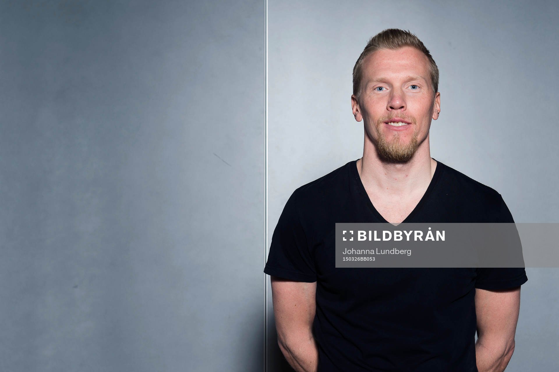 Fredrik Samuelsson, tränare Assyriska, poserar för ett porträtt under upptaktsträffen inför Superettan i fotboll den 26 mars 2015 i Stockholm.