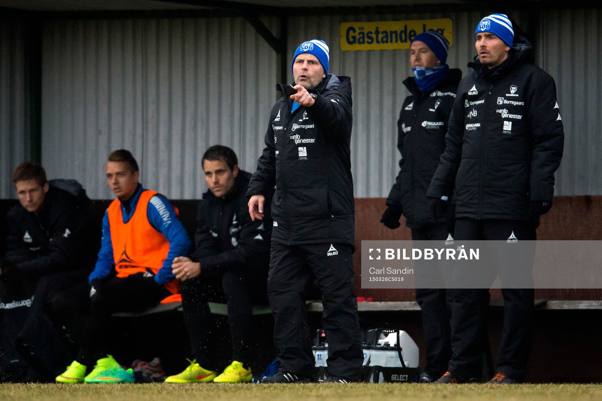 Sarpsborgs tränare Geir Bakke under en fotbollsmatch mellan IFK Göteborg och Sarpsborg den 26 mars 2015 i Göteborg.