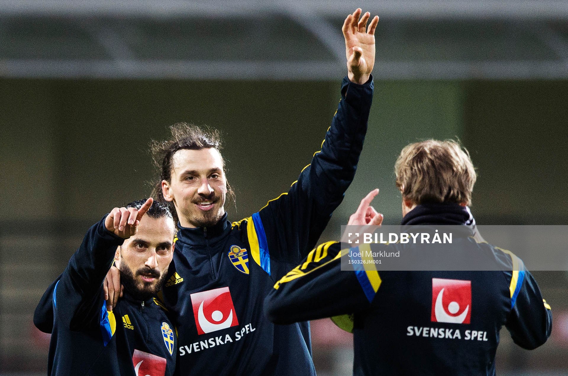 Erkan Zengin och Zlatan Ibrahimovic jublar framför Ola