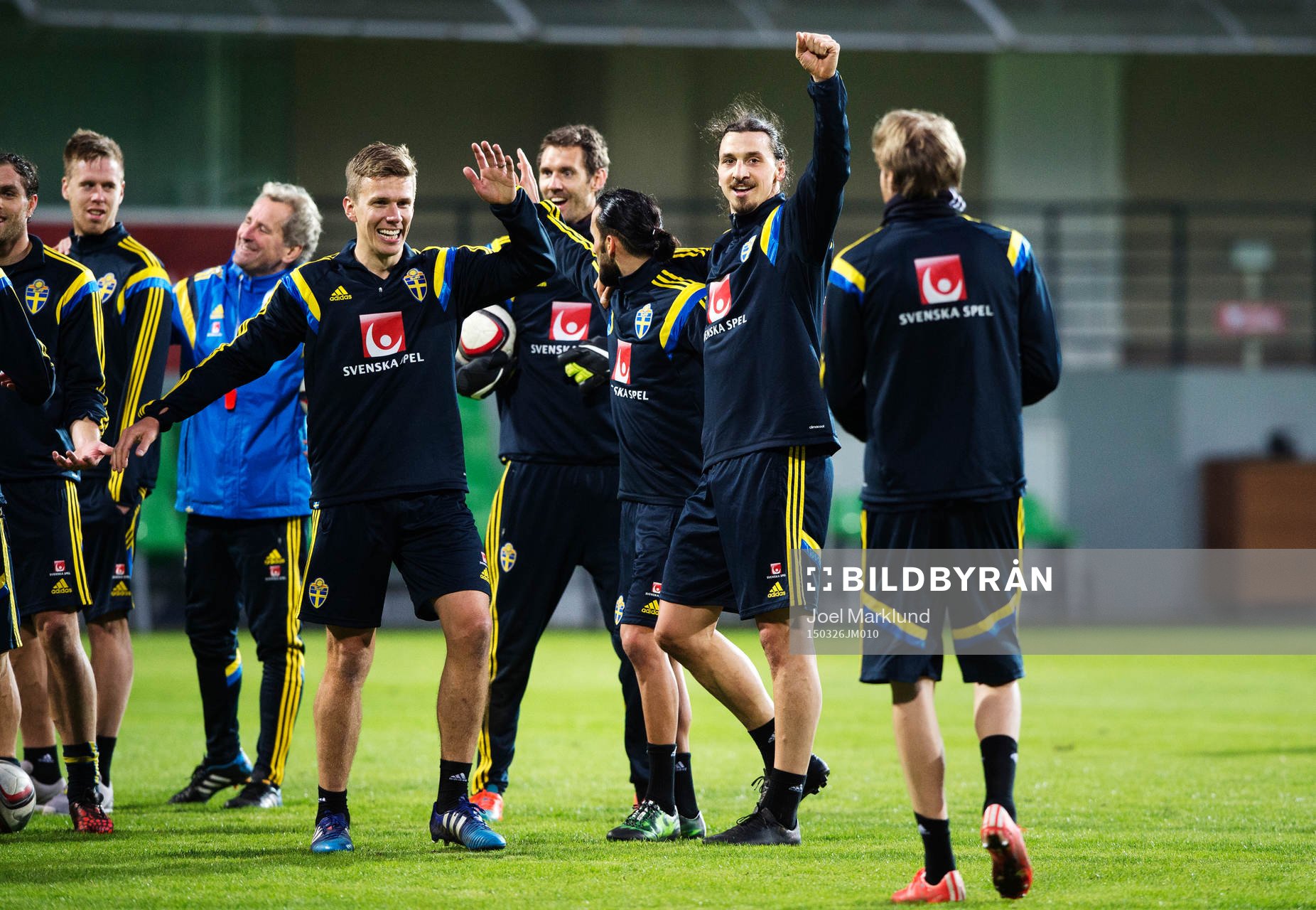 Pontus Wernbloom och Zlatan Ibrahimovic jublar
