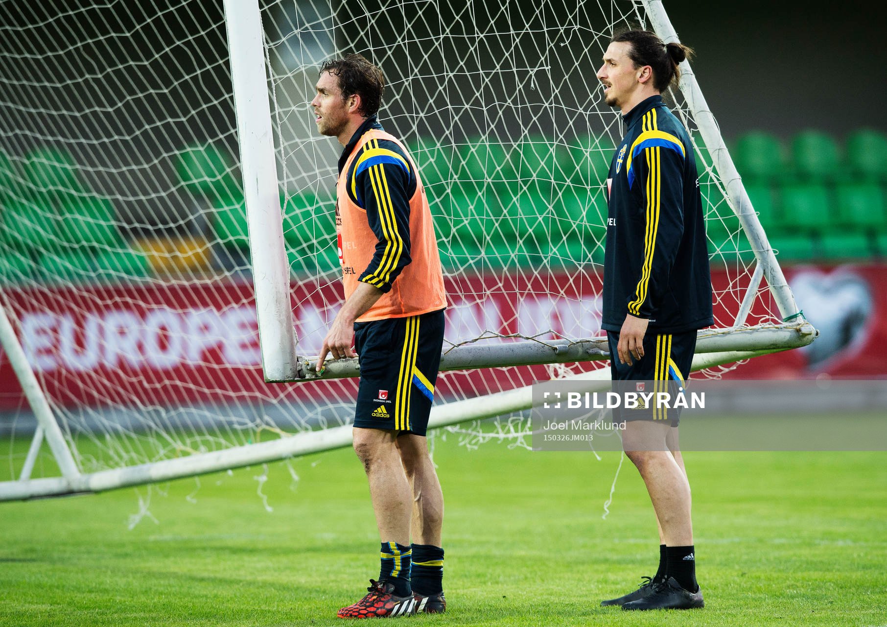 Johan Elmander och Zlatan Ibrahimovic bär ett mål