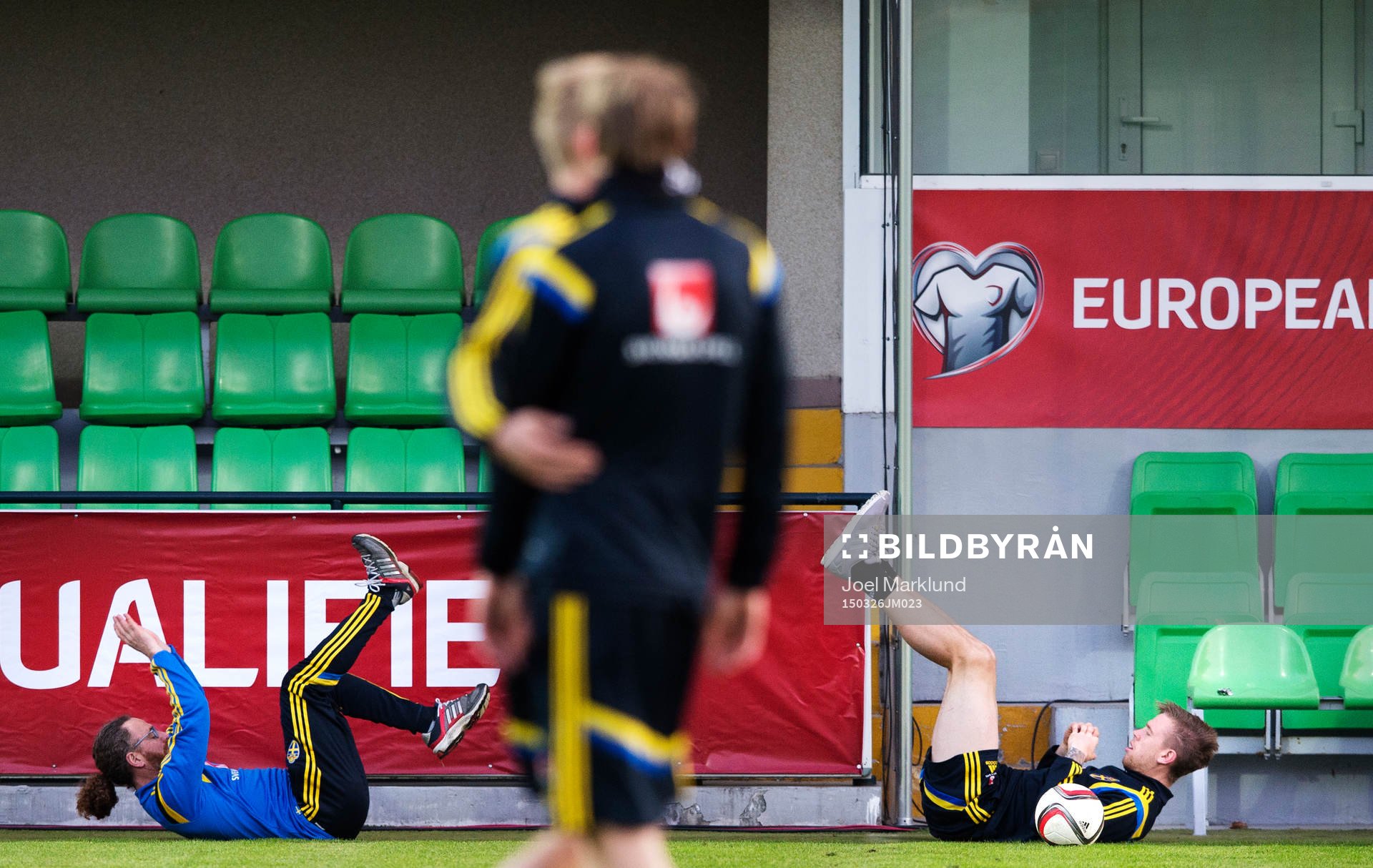 Sjukgymnasten Rickard Dahan och Pontus Jansson tränar vid
