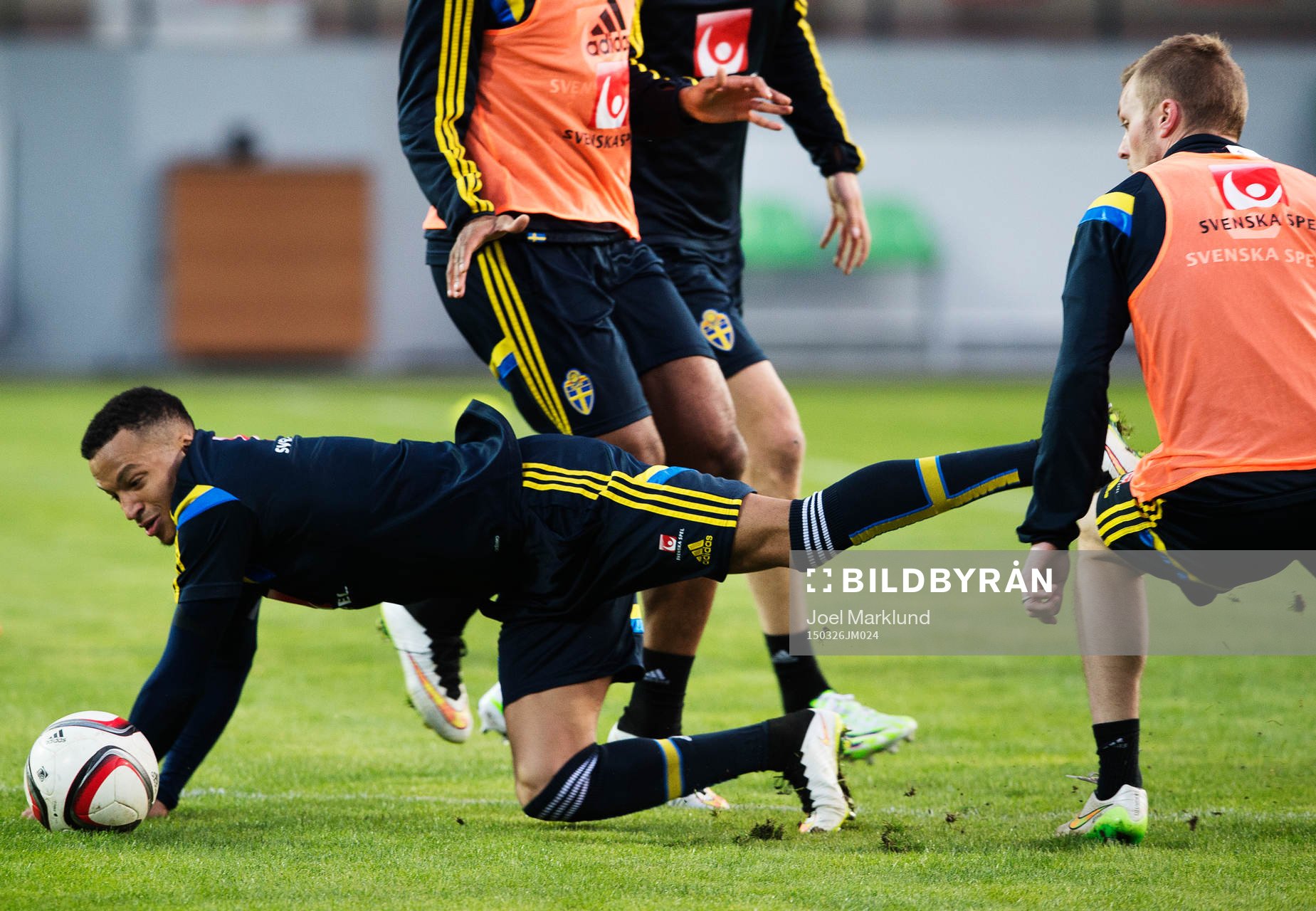 Martin Olsson faller