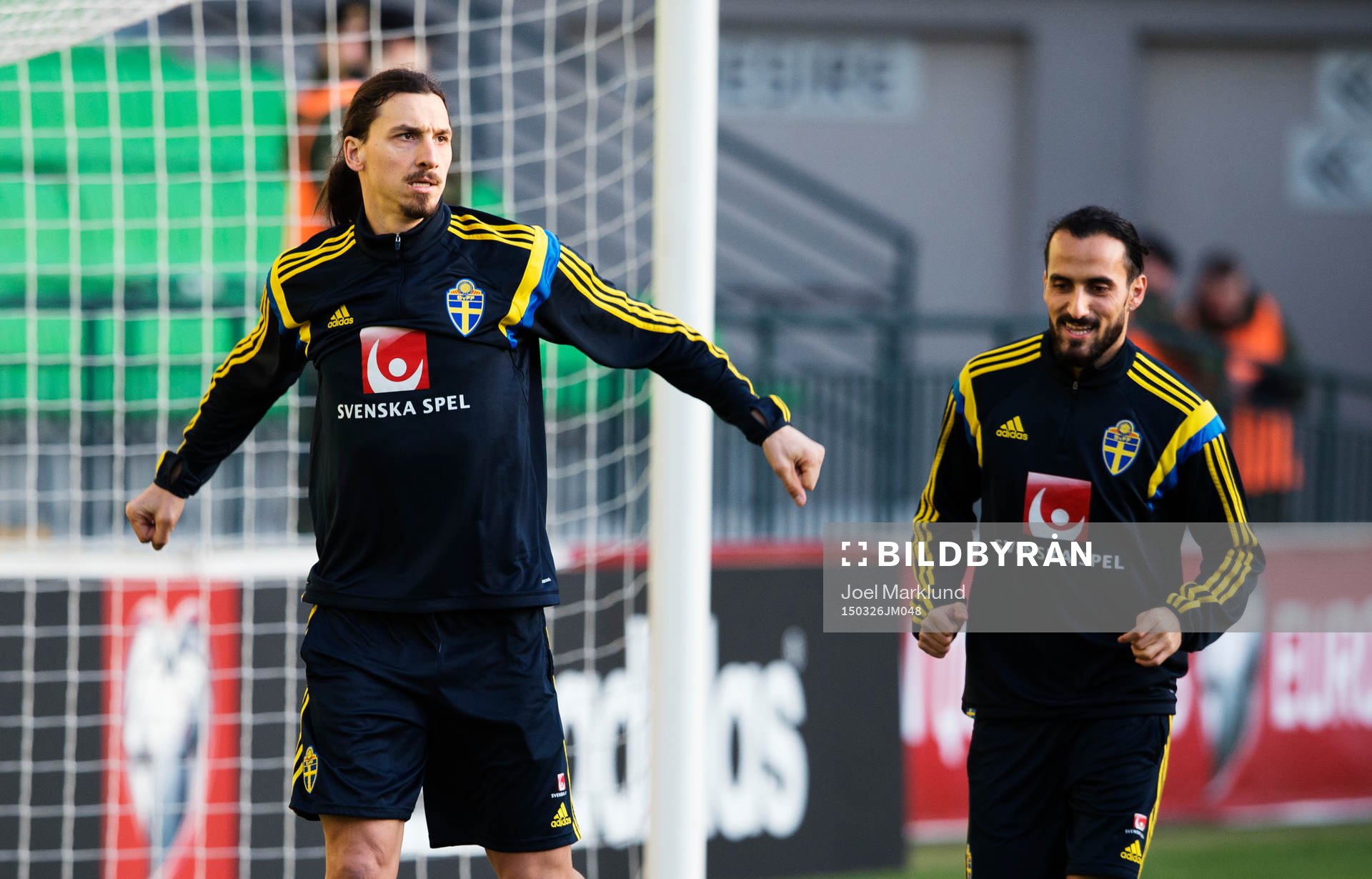 Zlatan Ibrahimovic och Erkan Zengin under det svenska fotbollslandslagets träning den 26 mars 2015 i Chisinau.