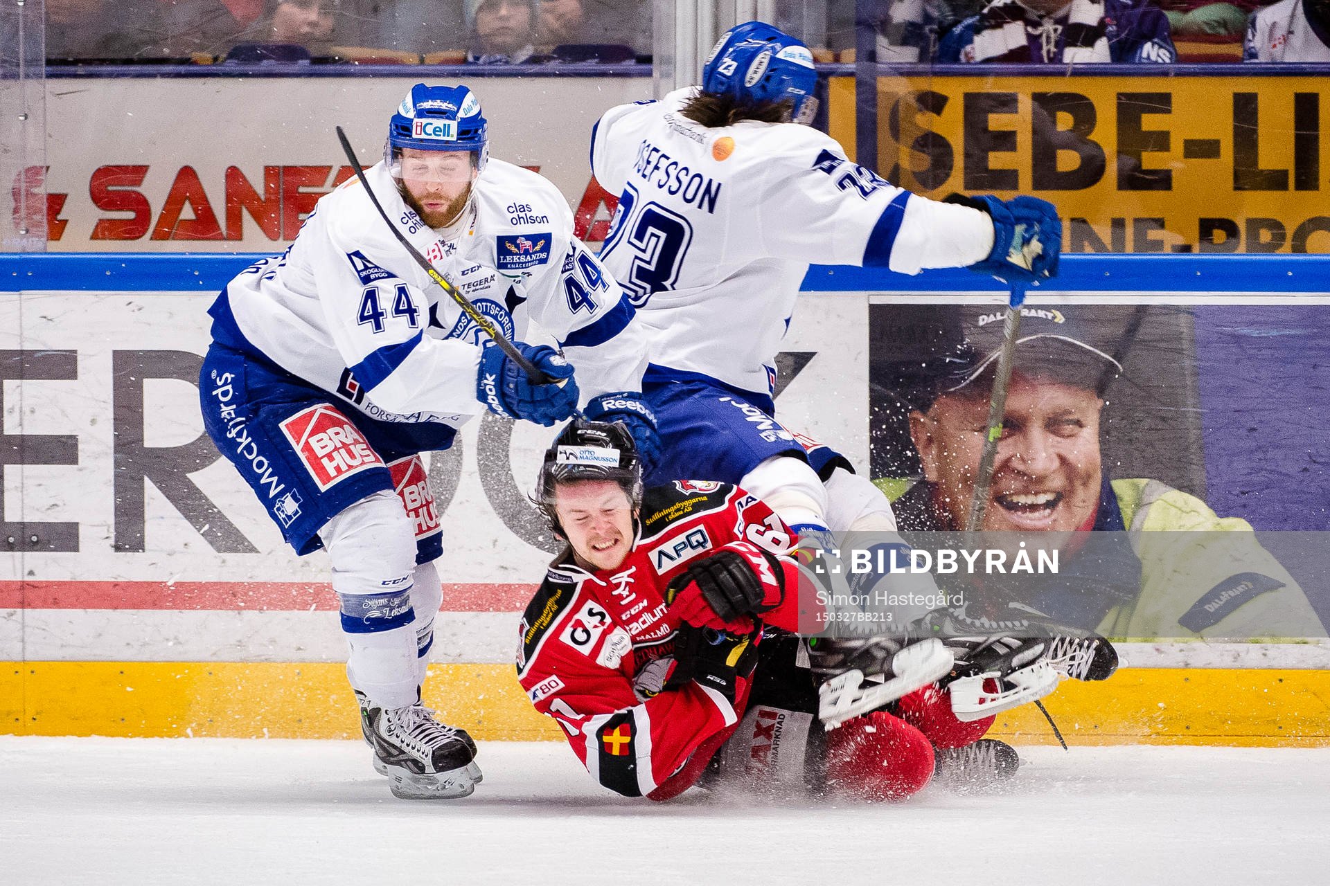 Leksands Mattias Guter och Daniel Josefsson krockar med