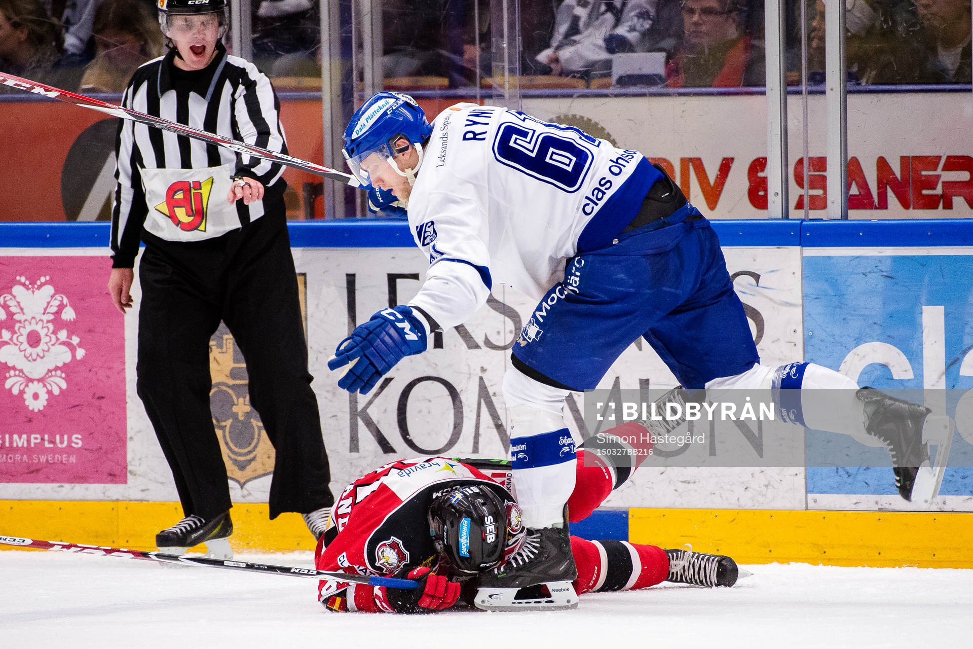 Leksands Johan Ryno krockar med Malmö Redhawks Nicklas