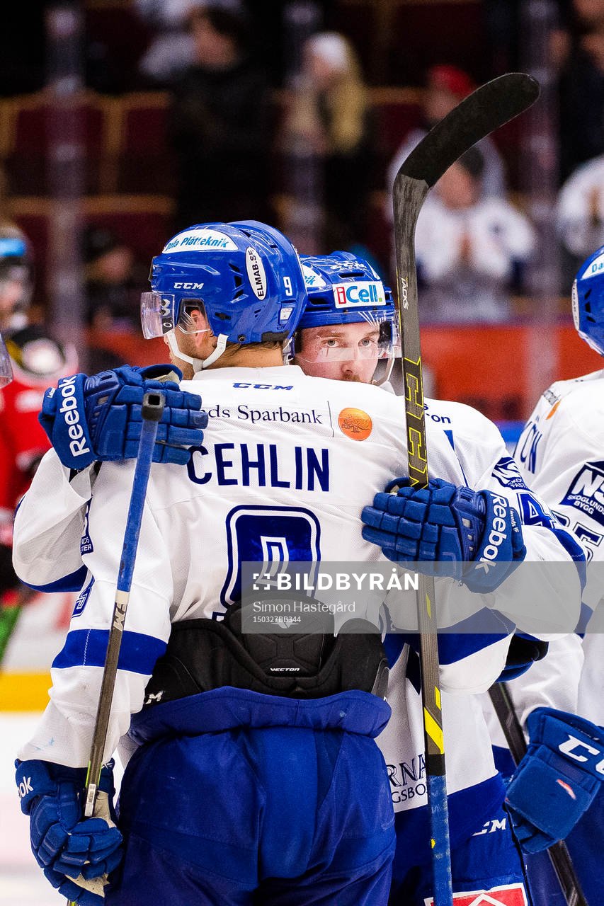 Leksands Mattias Guter omfamnar Patrick Cehlin