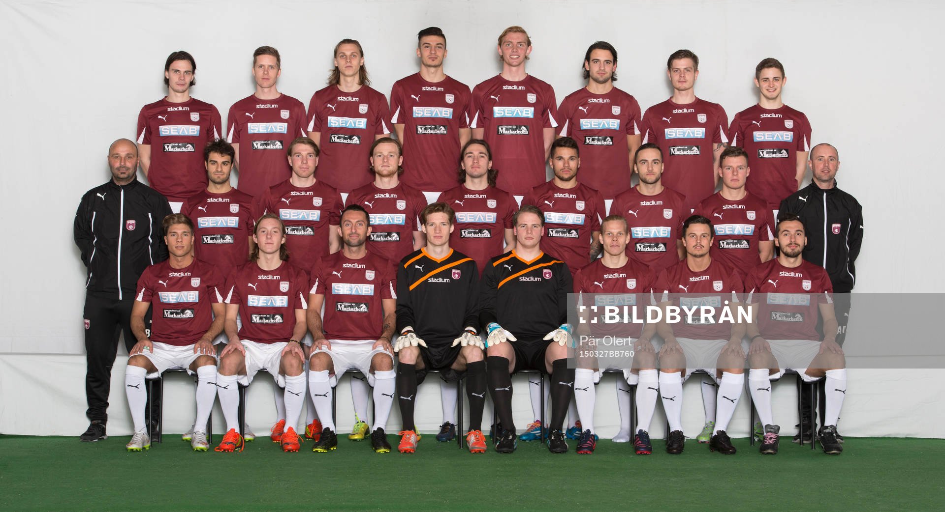 Lagbild för Qviding FIF i Div 1 södra den 27 Mars 2015 i Göteborg. Övre raden från vänster: Anders Alö, Rickard Hansson, Robin Örtendahl, Besim Alimi, Gustav Kadura, Oliver Stanisic, Linus Olsson, Fredrik Karlberg, . Mellersta raden från vänster: Bosko Orovic (Huvudtränare), Arvin Shojaee, August Wängberg, Nicolas Sandberg, Mergim Kica, Kushtrim Maholli, Korab Bakraqi, Jonas Björlund, Anders af Dovblad (Assisterande tränare). Nedre raden från vänster: Nikola Ladan, William Kenndal, Mentor Zhubi, Teodor Söderberg, Rasmus Iversen, Joakim Hall, Jesper Jörnvik, Agon Beqiri