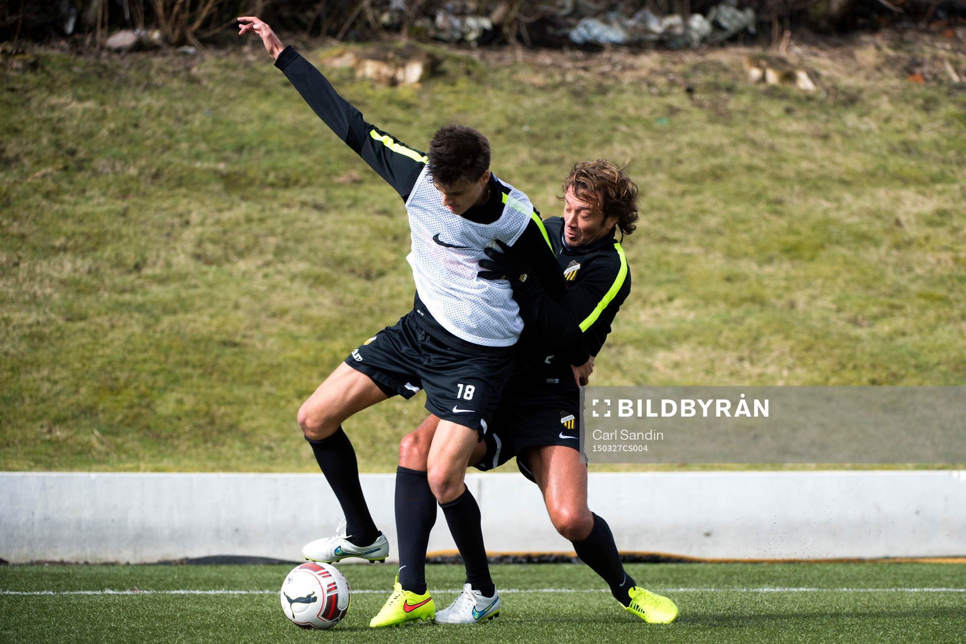 Alexander Jeremejeff i närkamp Diego Lugano