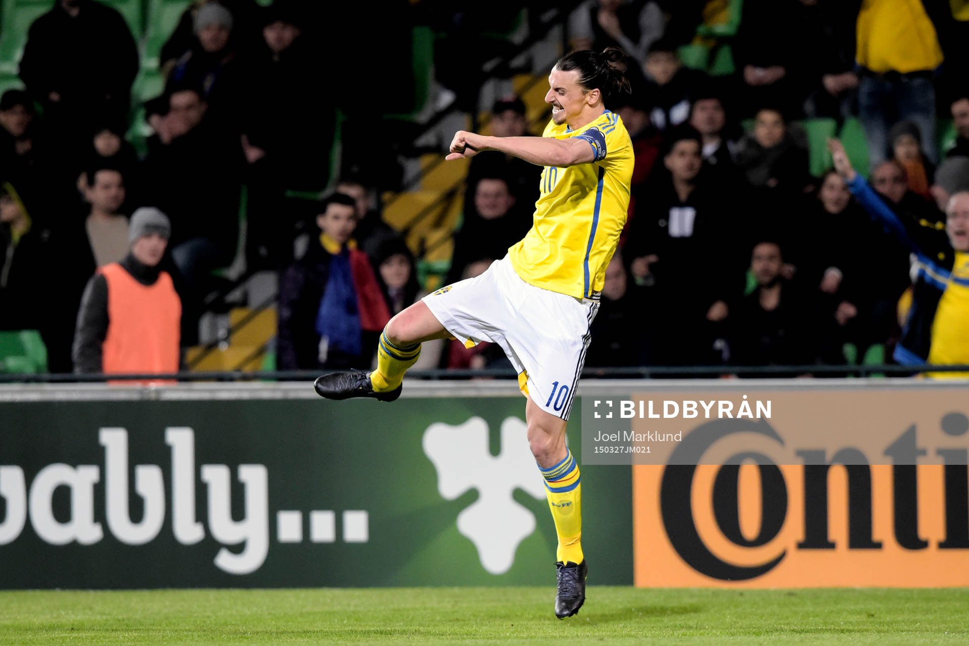 Sveriges Zlatan Ibrahimovic jublar