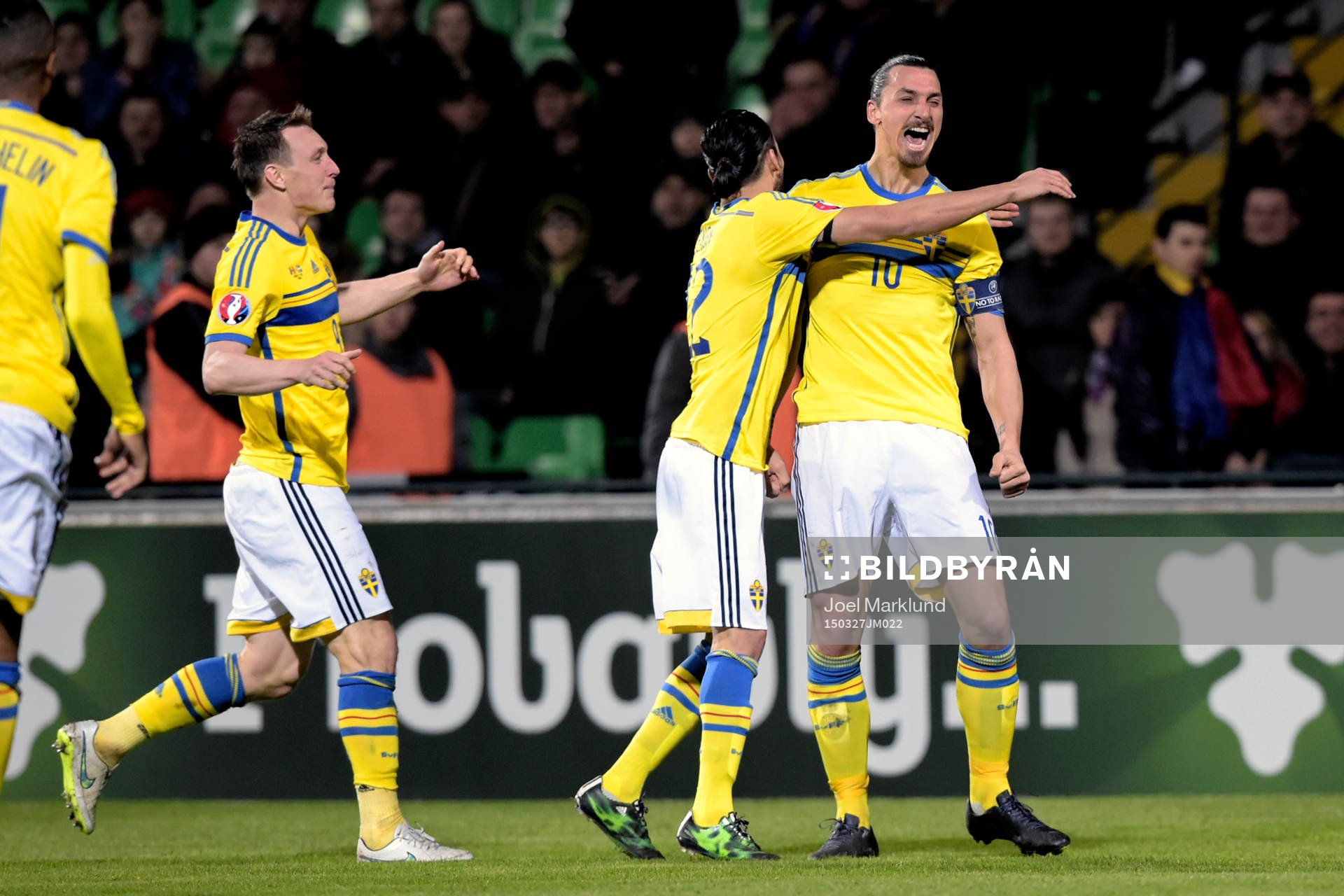 Sveriges Zlatan Ibrahimovic jublar