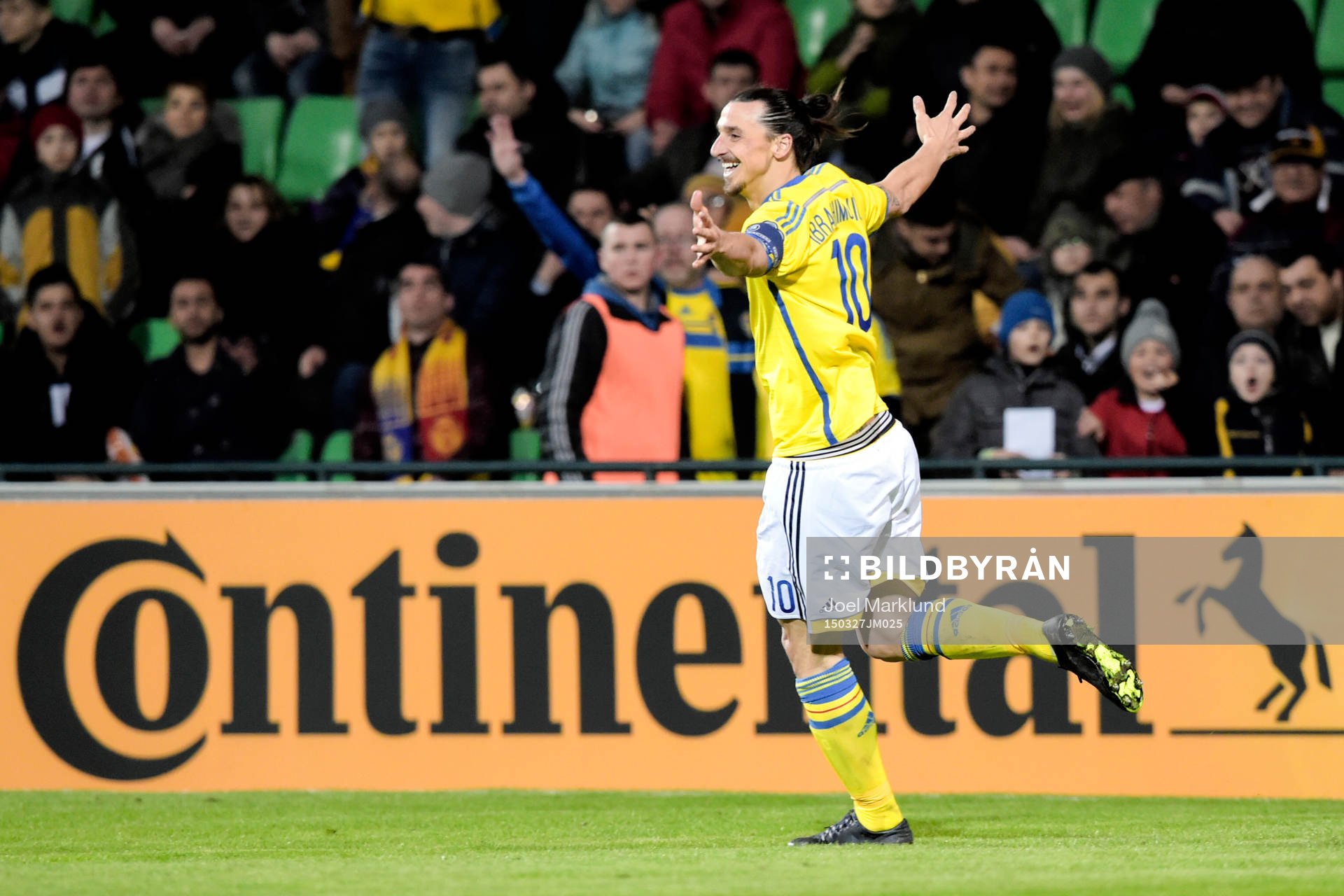 Sveriges Zlatan Ibrahimovic jublar