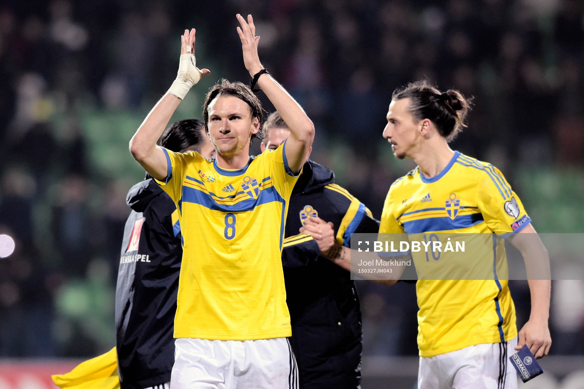 Sveriges Albin Ekdal och Zlatan Ibrahimovic jublar
