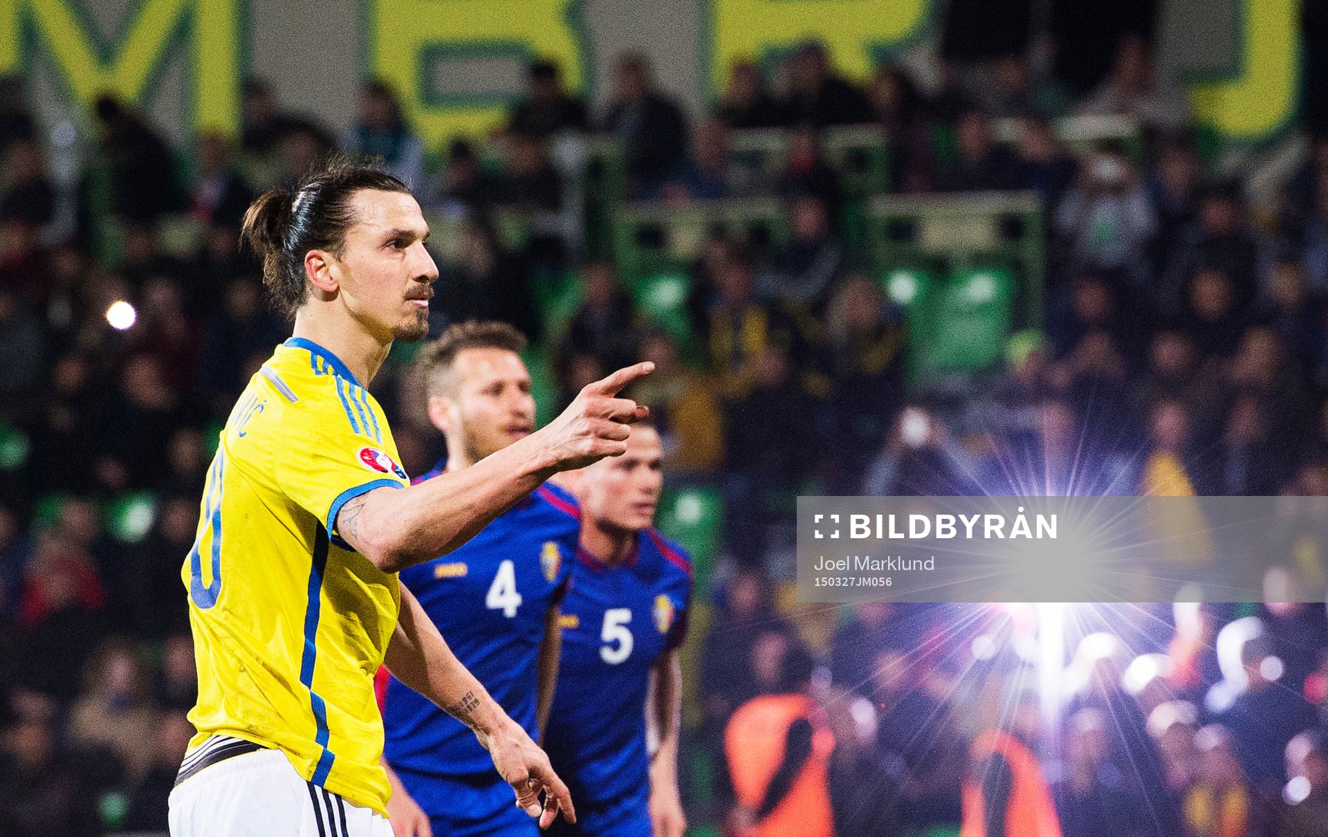 Sveriges Zlatan Ibrahimovic jublar