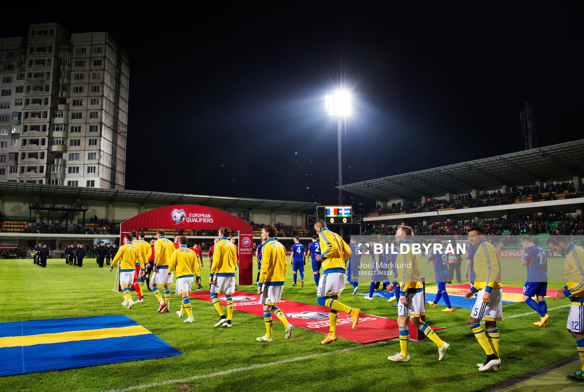 Sveriges lag gör entré till fotbollsmatchen i EM-kvalet
