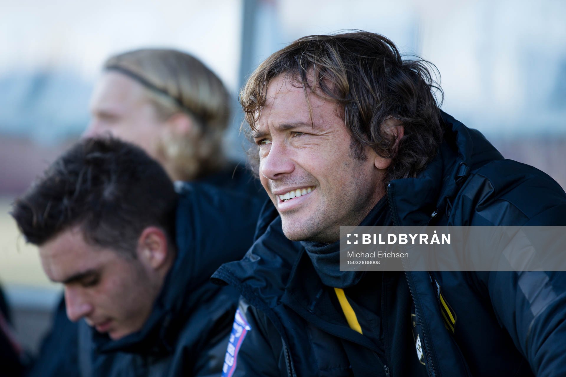 Häckens Diego Lugano på bänken under träningsmatchen i fotboll mellan Häcken och Vålerenga den 28 mars 2015 i Göteborg.