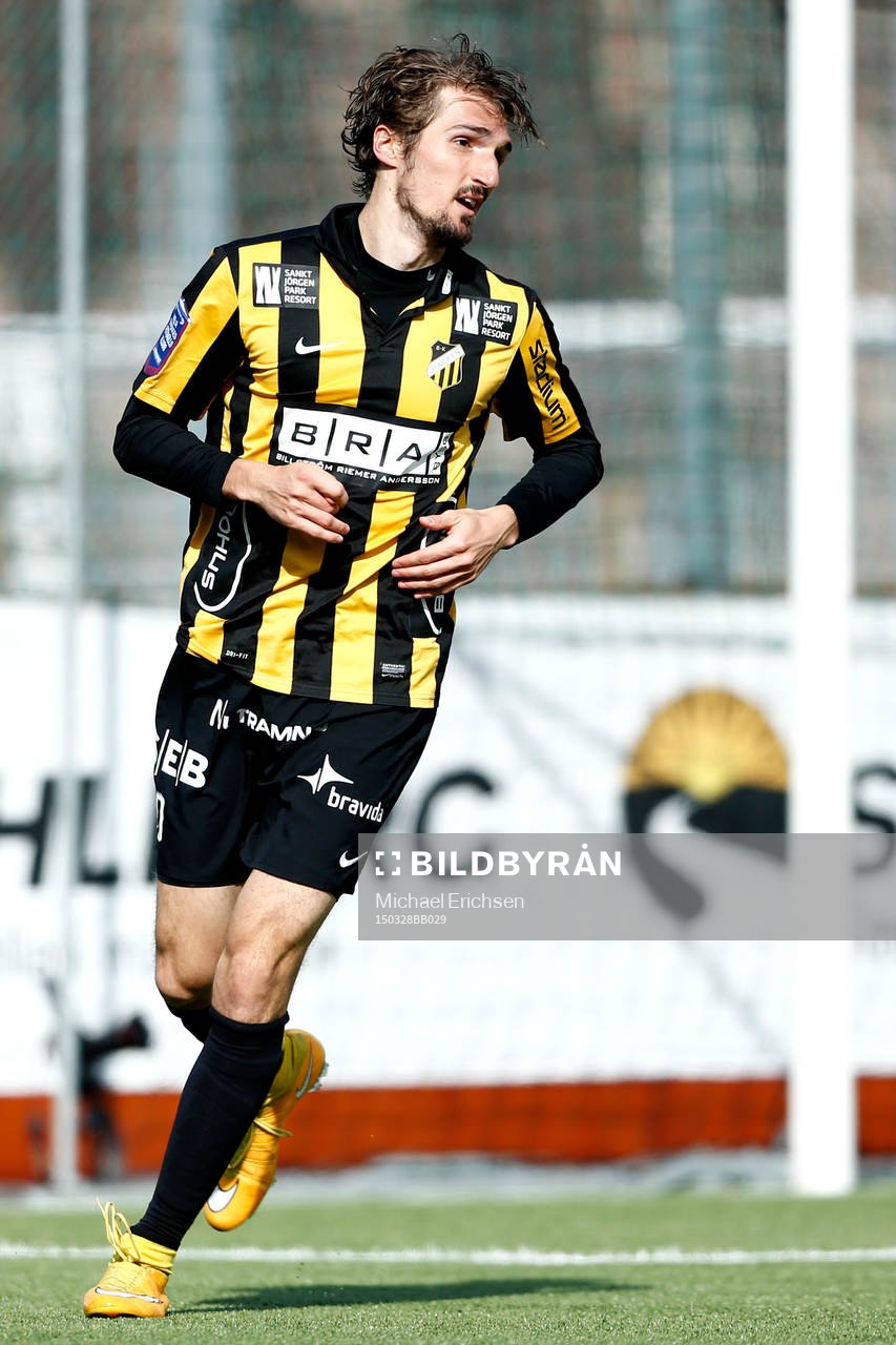 Häckens Dardan Rexhepi firar