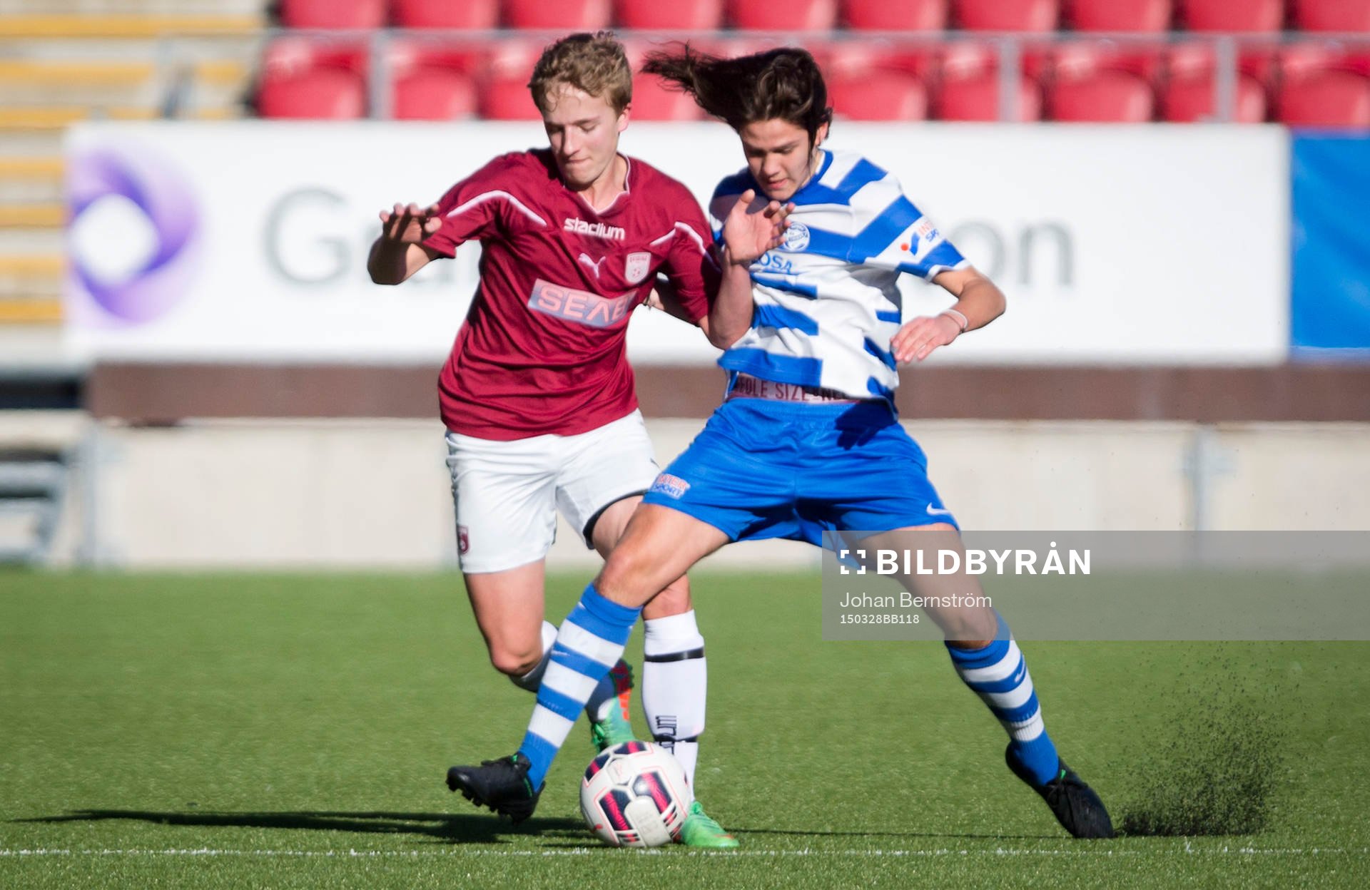 Qviding FIF U16 (i rött) mot Samuel Sazo Rundberg, IFK