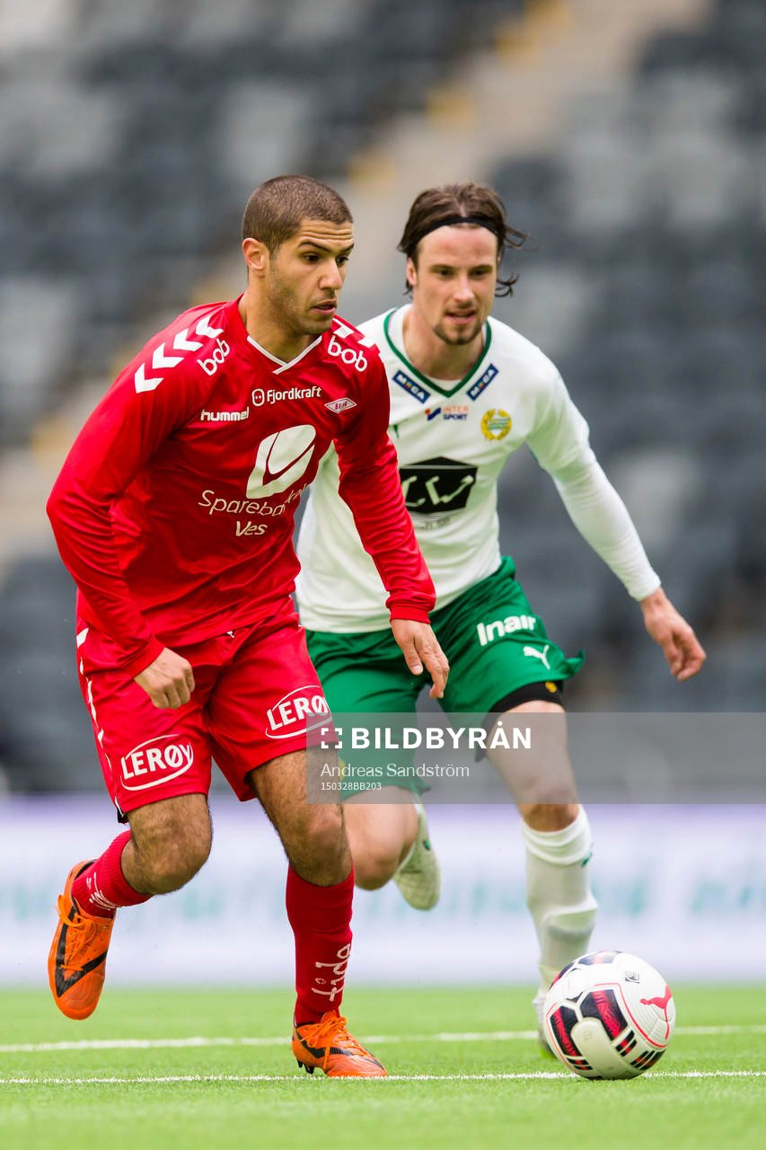 Brann Amin Nouri jagas av Hammarbys Linus Hallenius