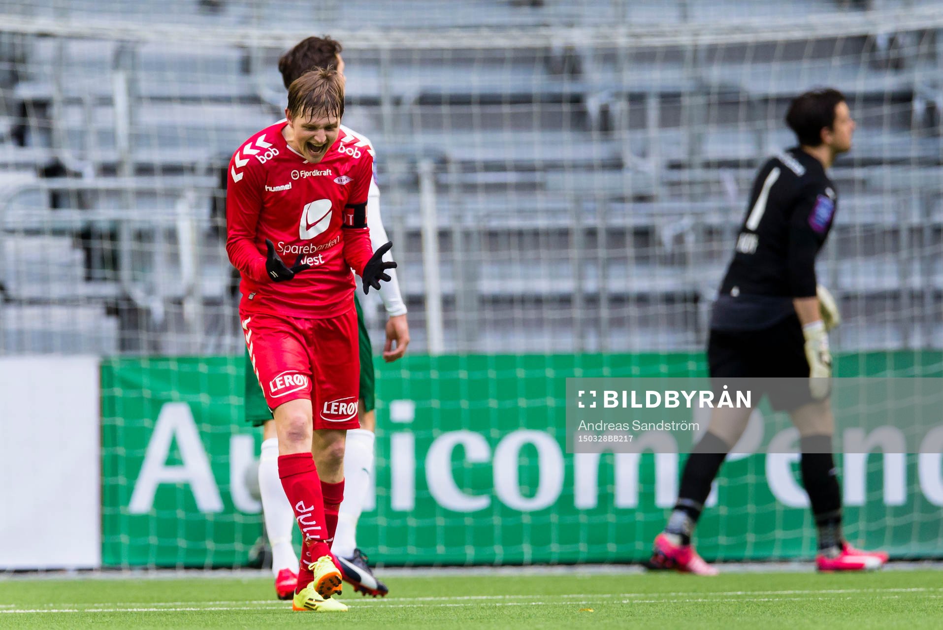 Brann Erik Huseklepp reagerar på en missad målchans