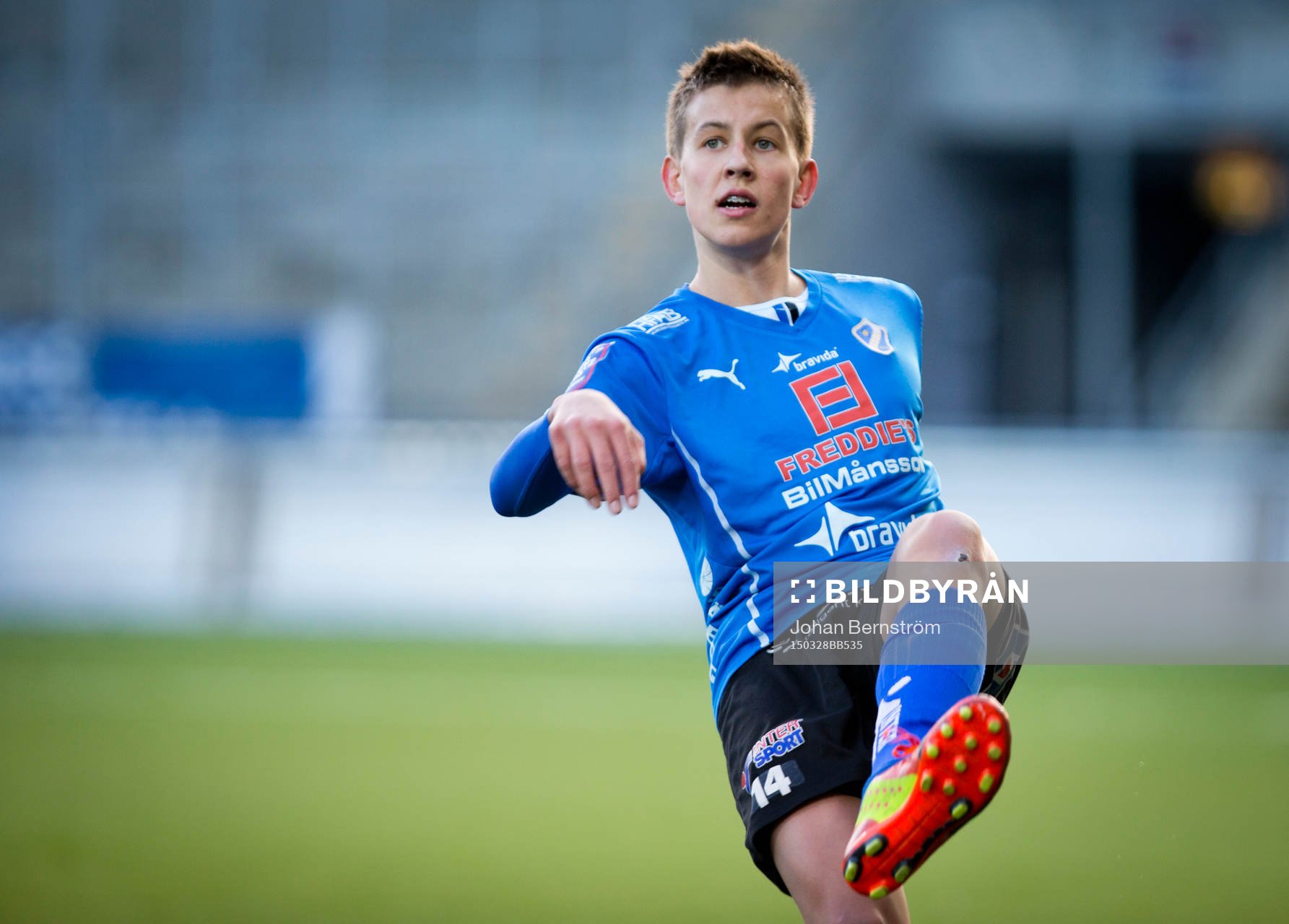 Örebro U17 (vitt) mot Halmstad U17 (blått)