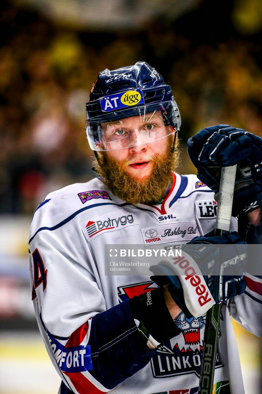 Linköpings Jonas Junland deppar