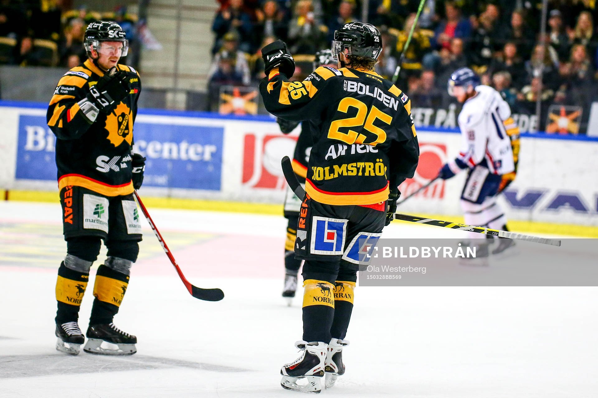 Skellefteås Axel Holmström och Tim Heed  jublar