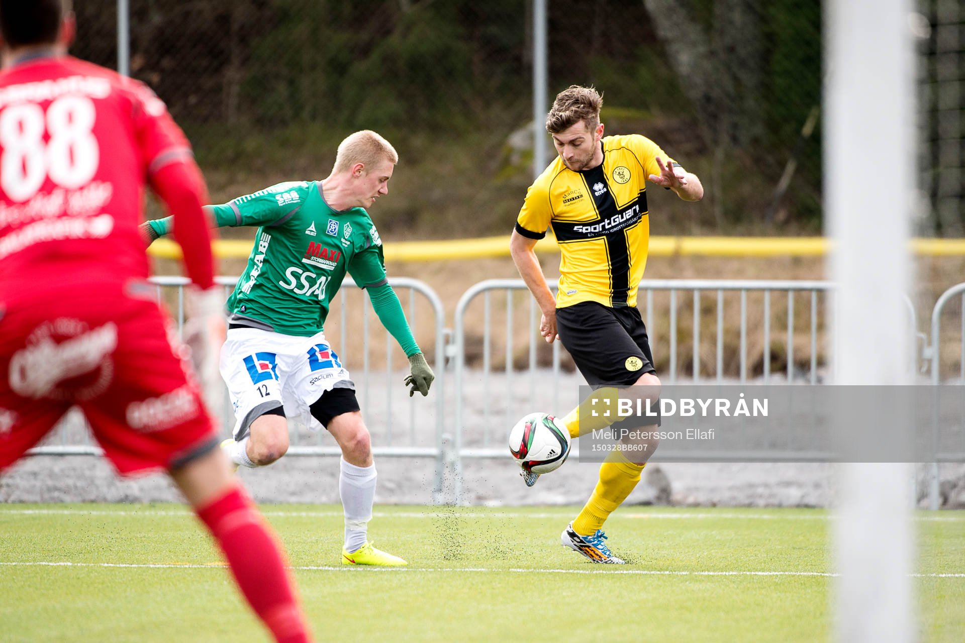 IK Frej Täbys Christophe Lallet oroar framför IK Brages