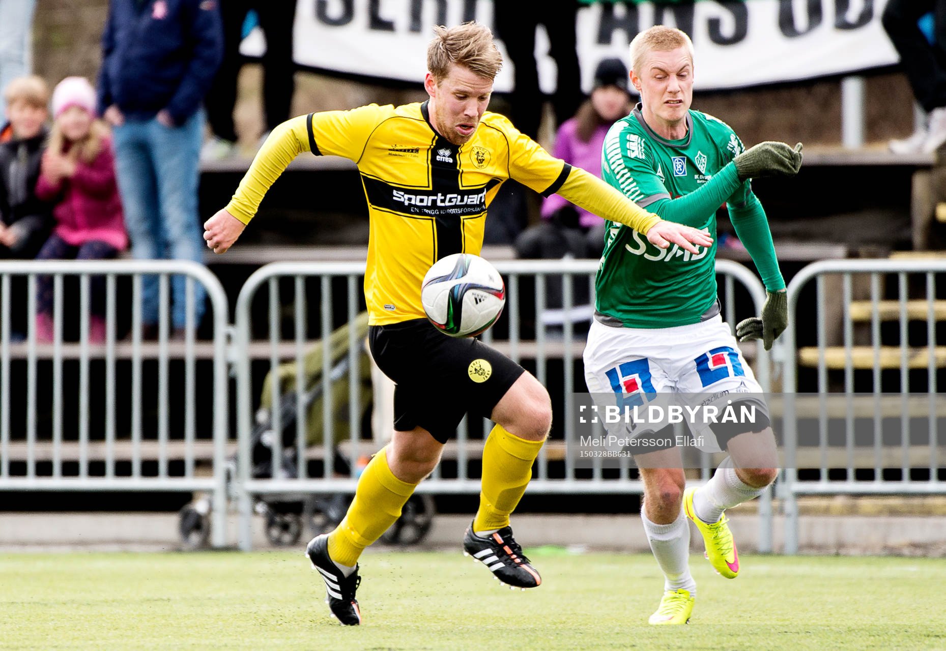 IK Frej Täbys Joakim Runnemo och IK Brages Pontus Hindrikes under träningsmatchen i fotboll mellan IK Frej Täby och IK Brage den 28 mars 2015 i Stockholm.