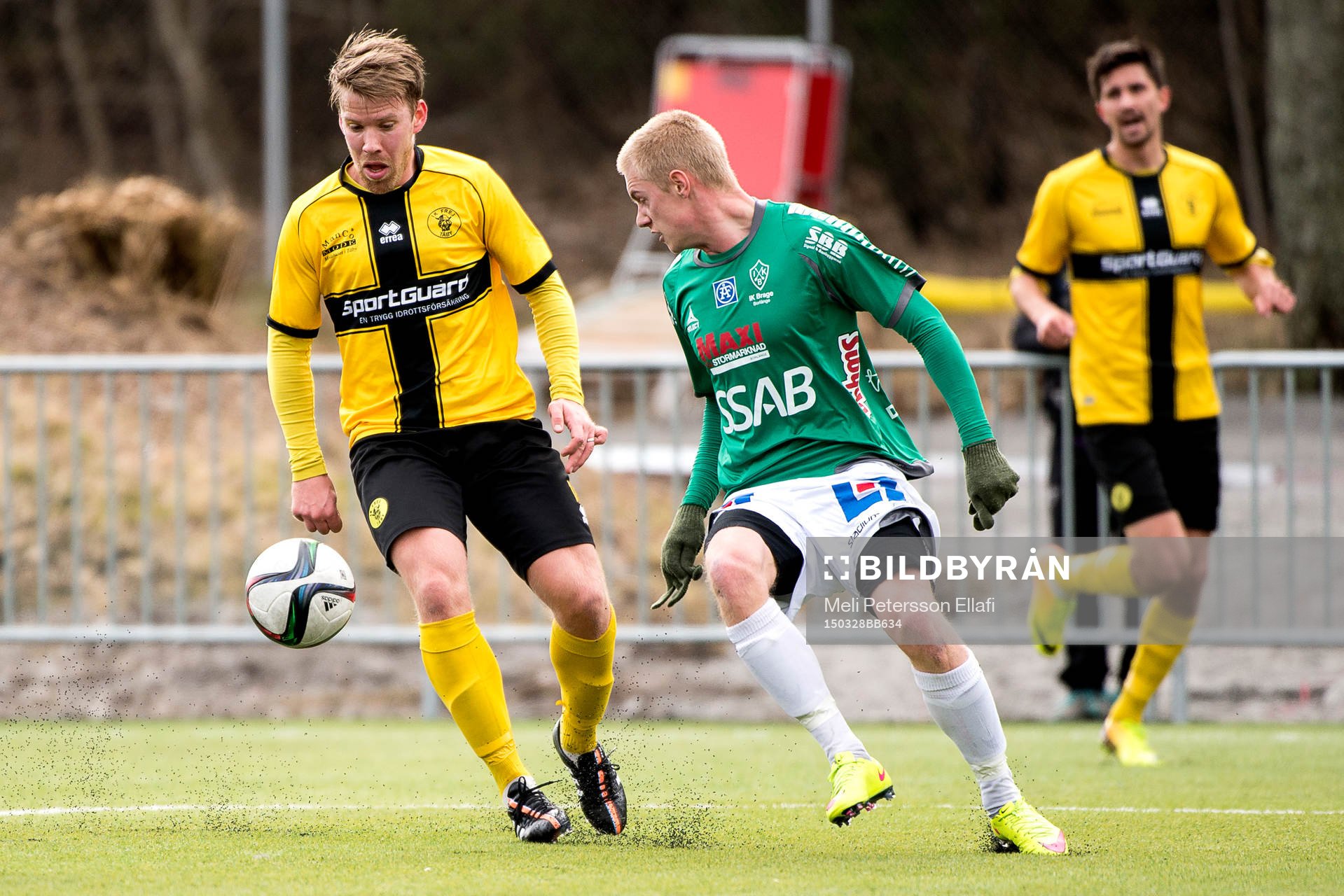IK Frej Täbys Joakim Runnemo och IK Brages Pontus Hindrikes under träningsmatchen i fotboll mellan IK Frej Täby och IK Brage den 28 mars 2015 i Stockholm.