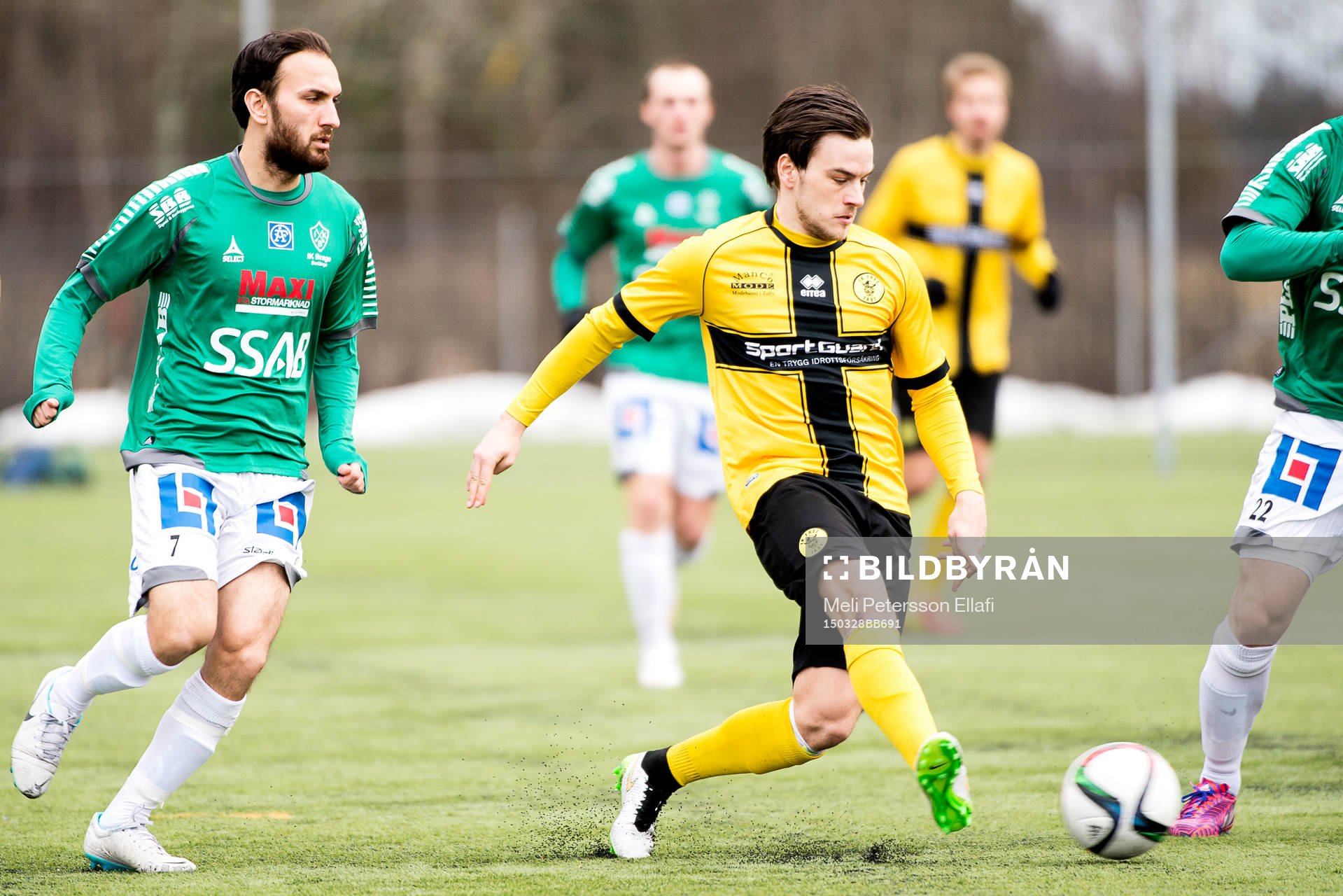 IK Brages Modaser Zekria och IK Frej Täbys Pontus Silfwer under träningsmatchen i fotboll mellan IK Frej Täby och IK Brage den 28 mars 2015 i Stockholm.