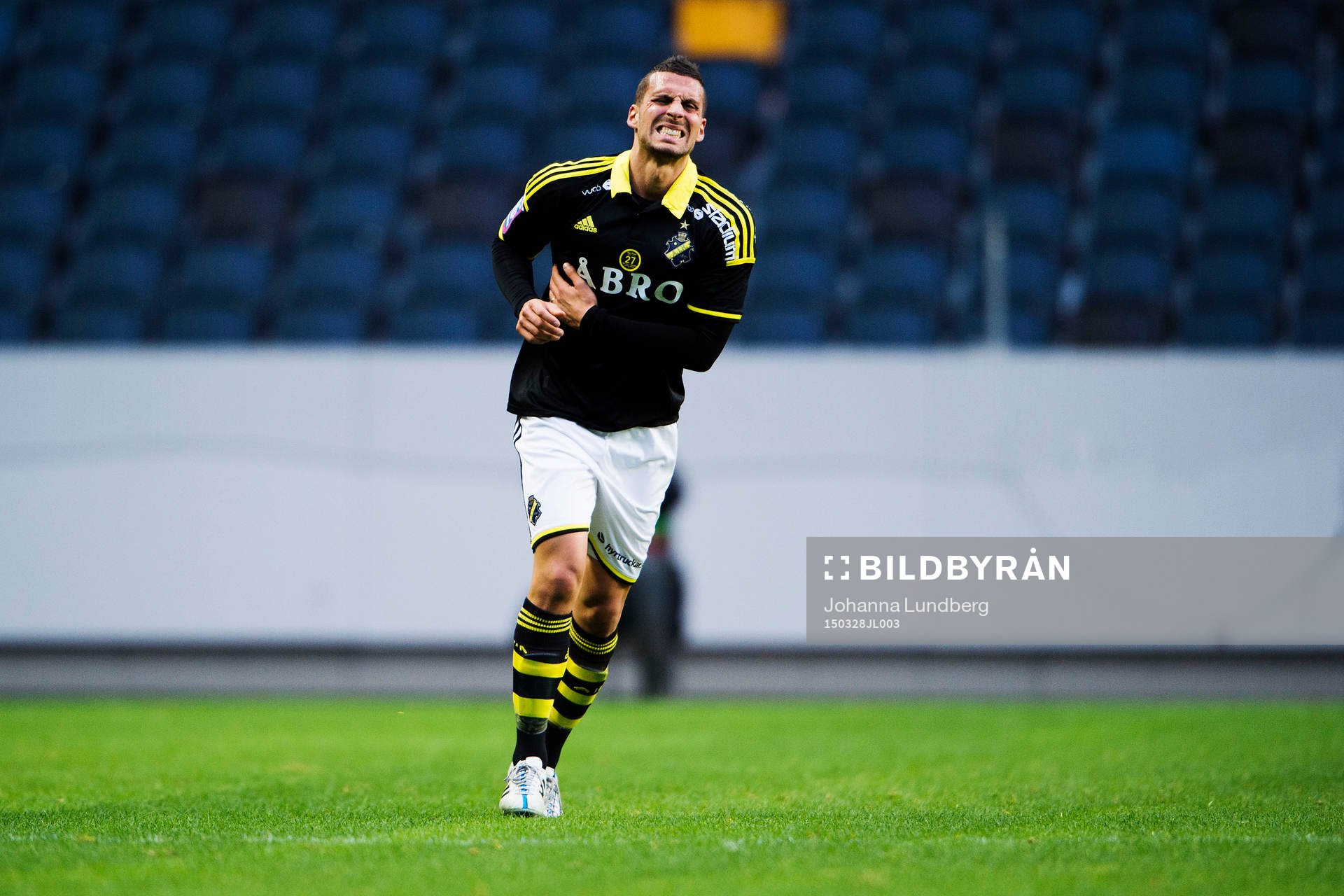 AIK:s Panajotis Dimitriadis har ont efter en duell under en träningsmatch i fotboll mellan AIK och Norrköping den 28 mars 2015 i Stockholm.