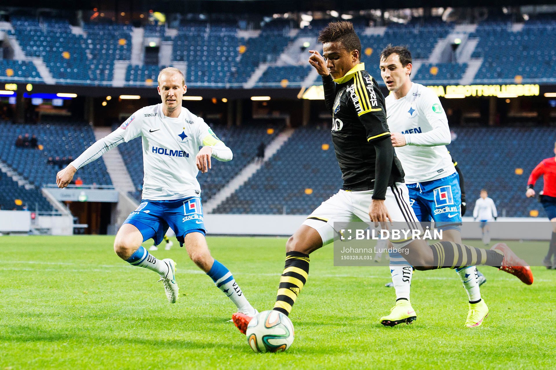AIK:s Niclas Eliasson och Norrköpings Andreas Johansson under en träningsmatch i fotboll mellan AIK och Norrköping den 28 mars 2015 i Stockholm.