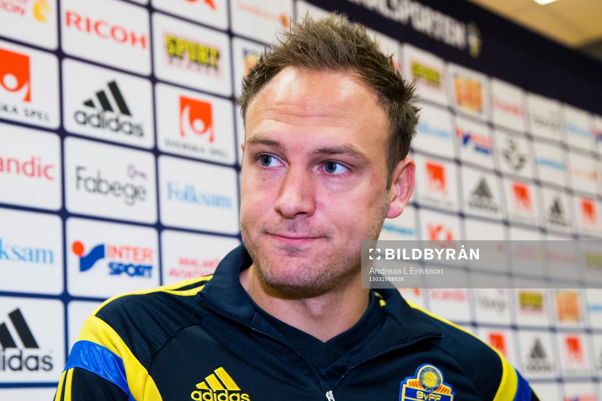 Andreas Granqvist deltar i en pressträff
