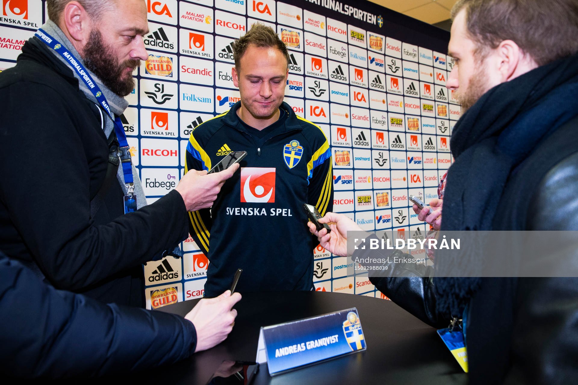 Andreas Granqvist deltar i en pressträff