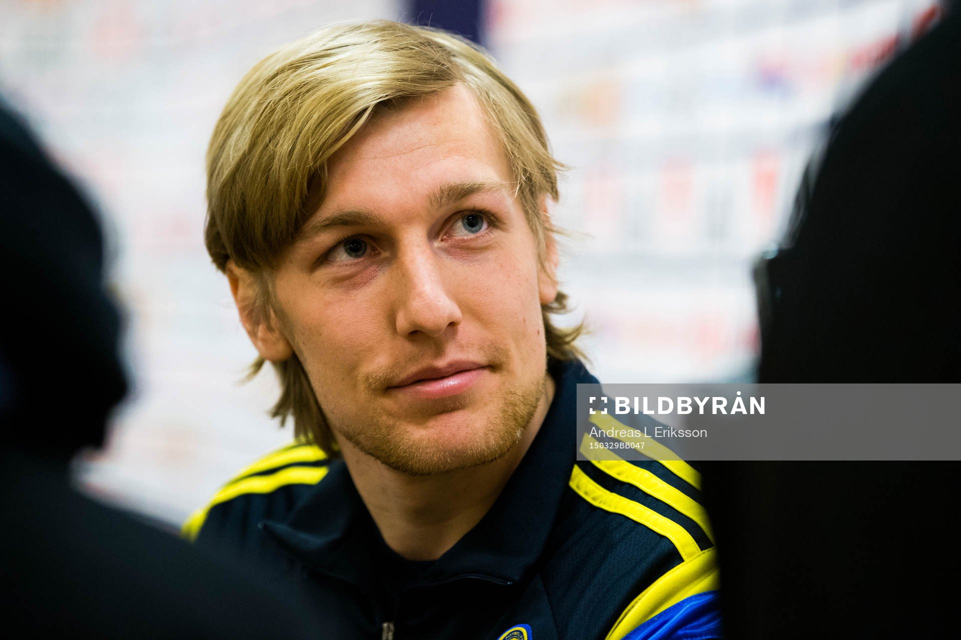 Emil Forsberg deltar i en pressträff