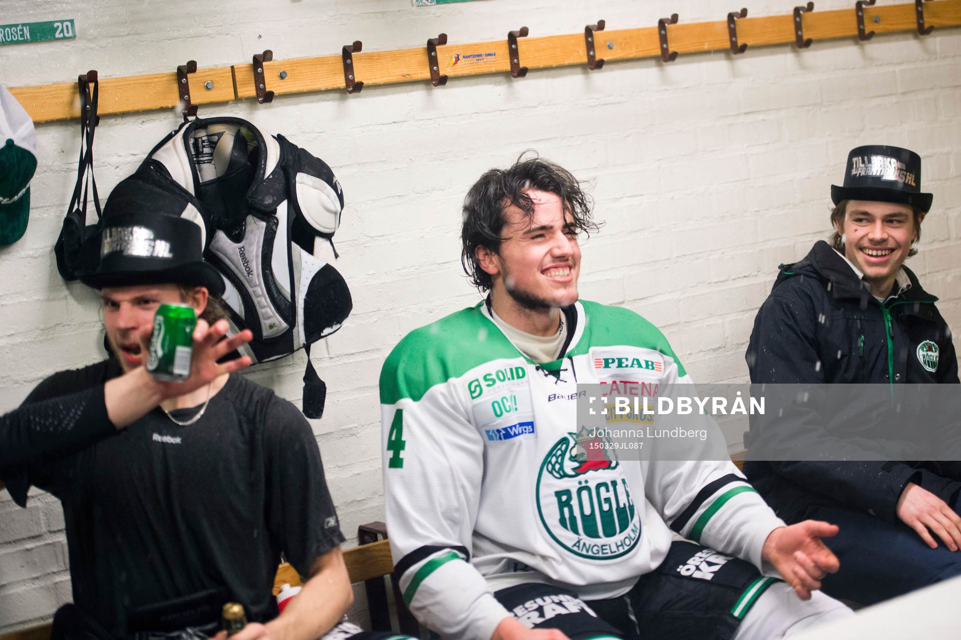 Rögles Emil Molin, Alen Bibic och Filip Karlsson jublar