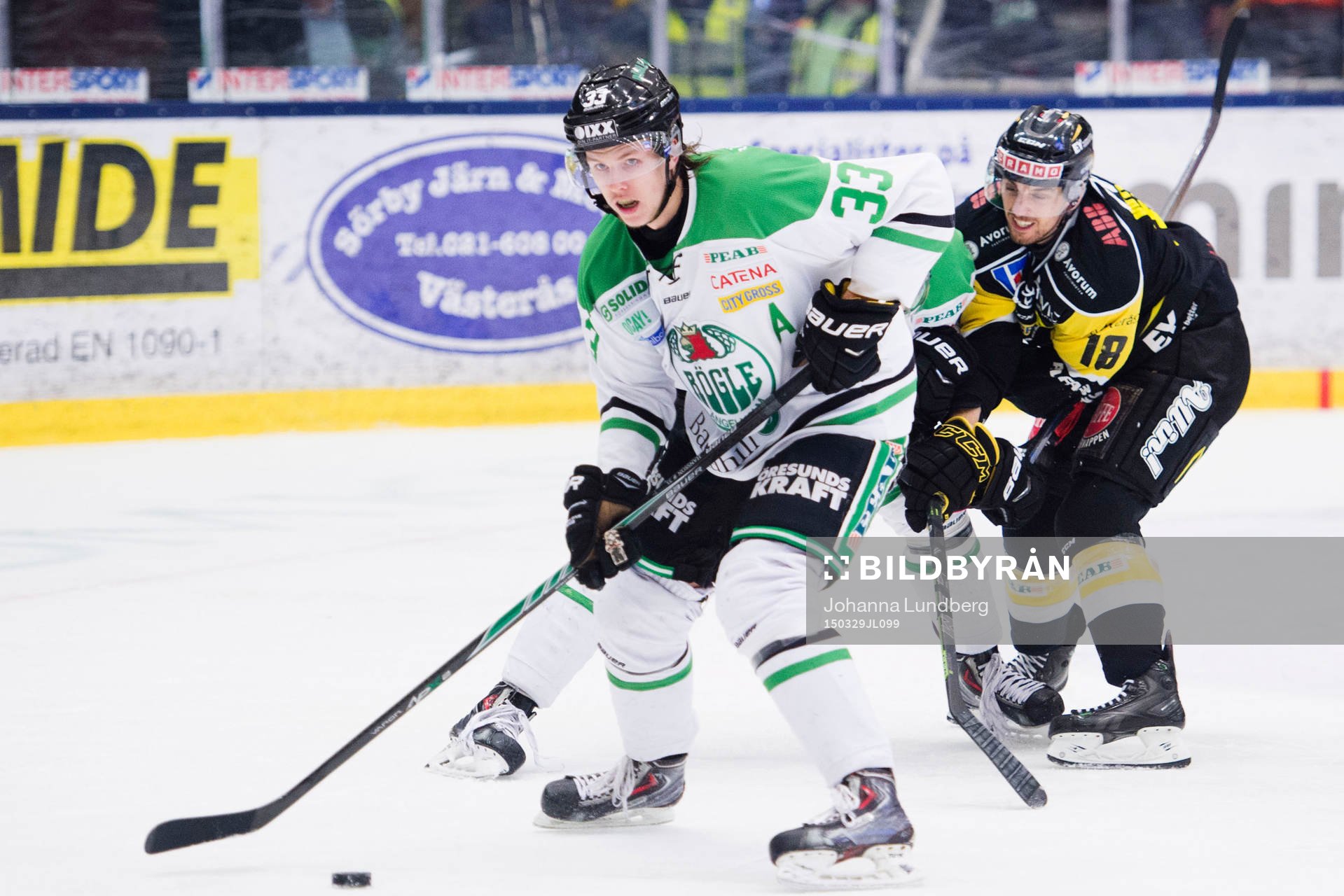 Rögles Niklas Hansson och Västerås Jeremy Williams