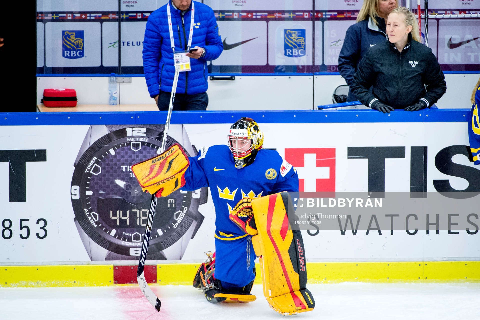 Sveriges målvakt Sara Grahn i förgrunden och Sveriges